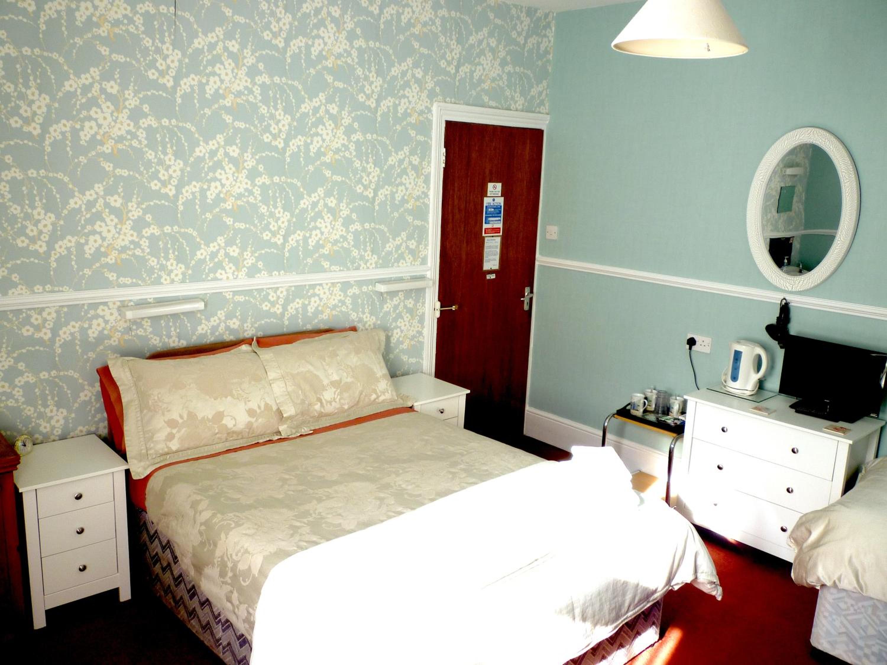 Family Room with Private External Bathroom (3 Adults) photo 1