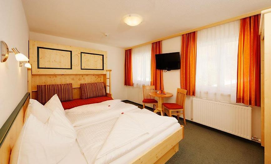 Double Room - Photo 4