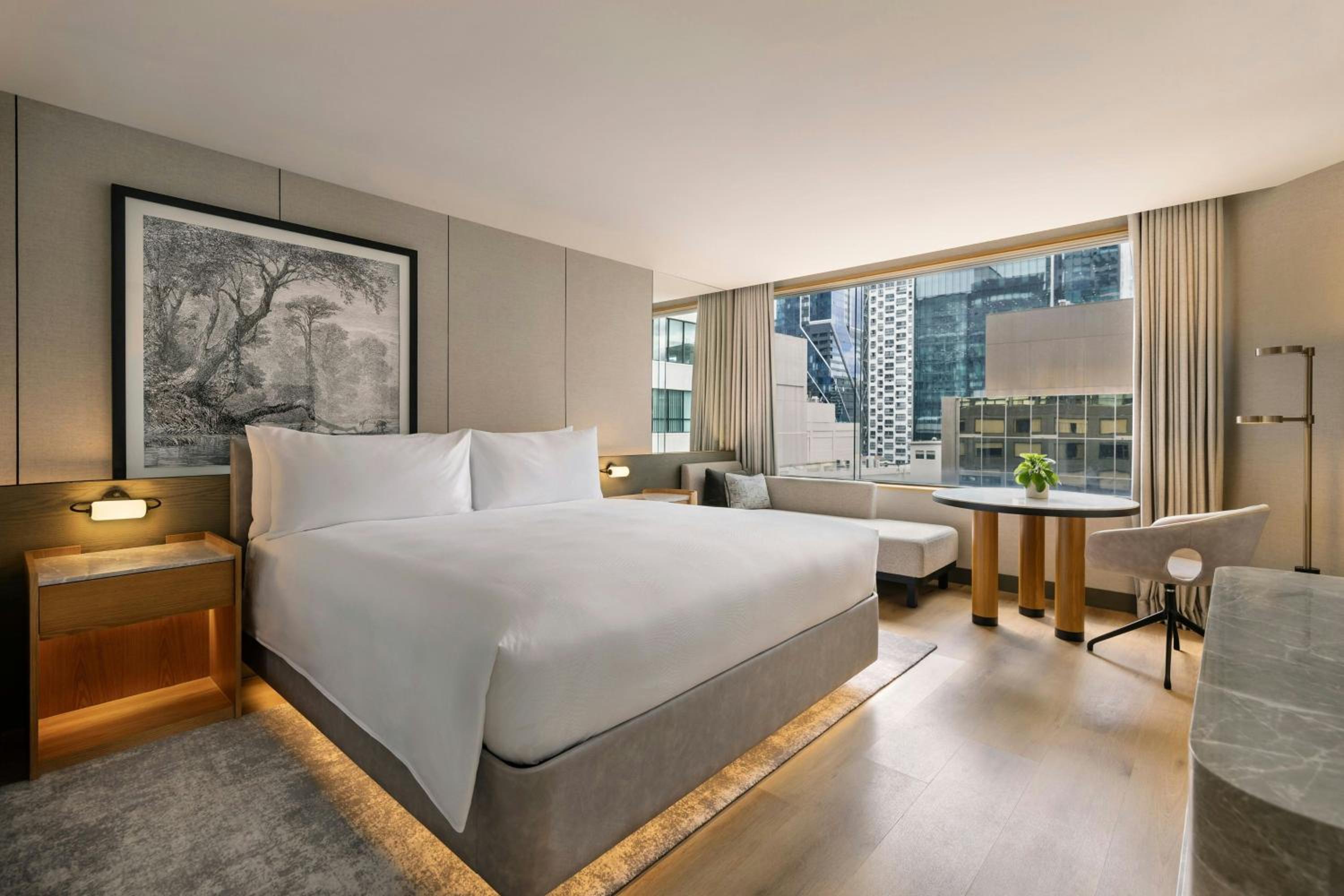 One-Bedroom Executive King Suite with Sky Tower View - Photo 5