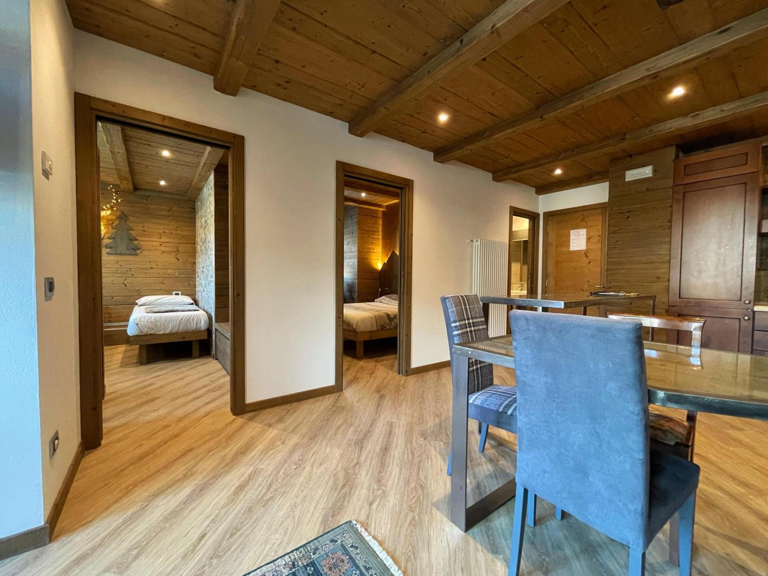 Two-Bedroom Deluxe Apartment - Photo 24