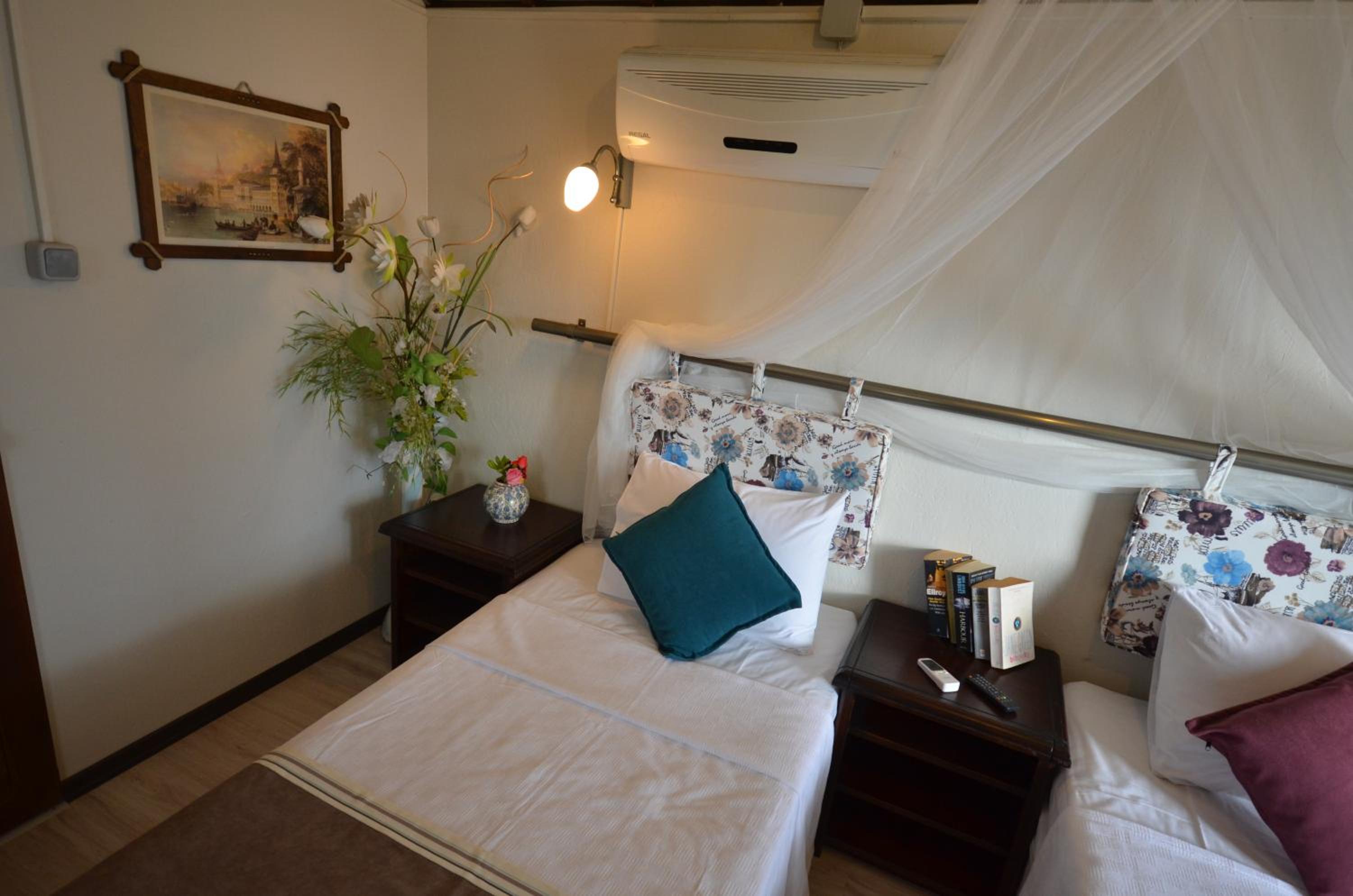 Standard Double or Twin Room - Photo 2