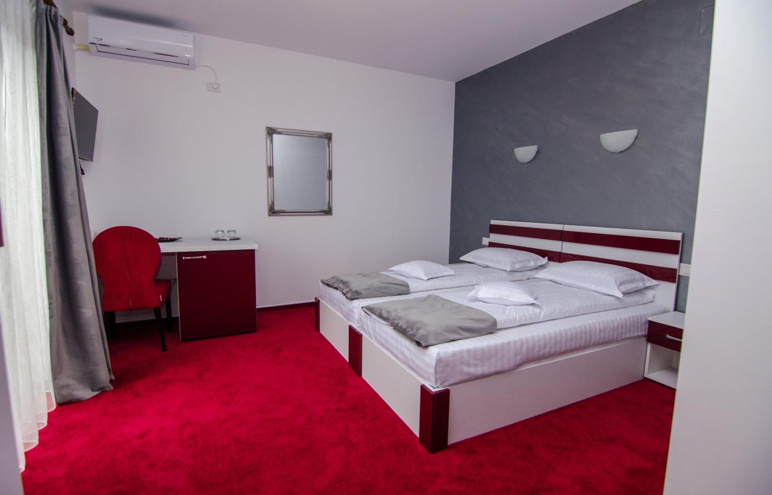 Large Double Room photo 1