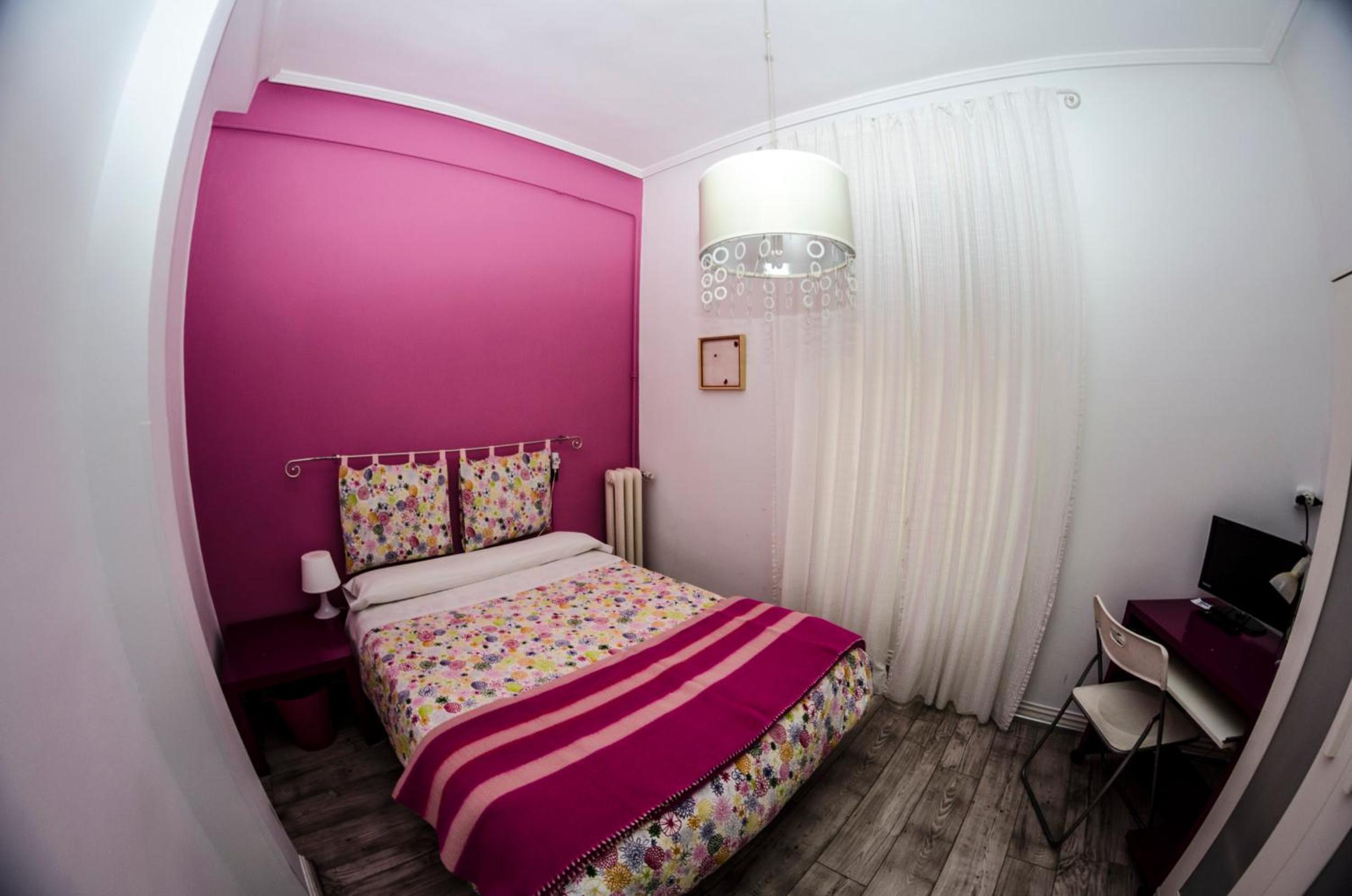 Double Room with Shared Bathroom photo 3