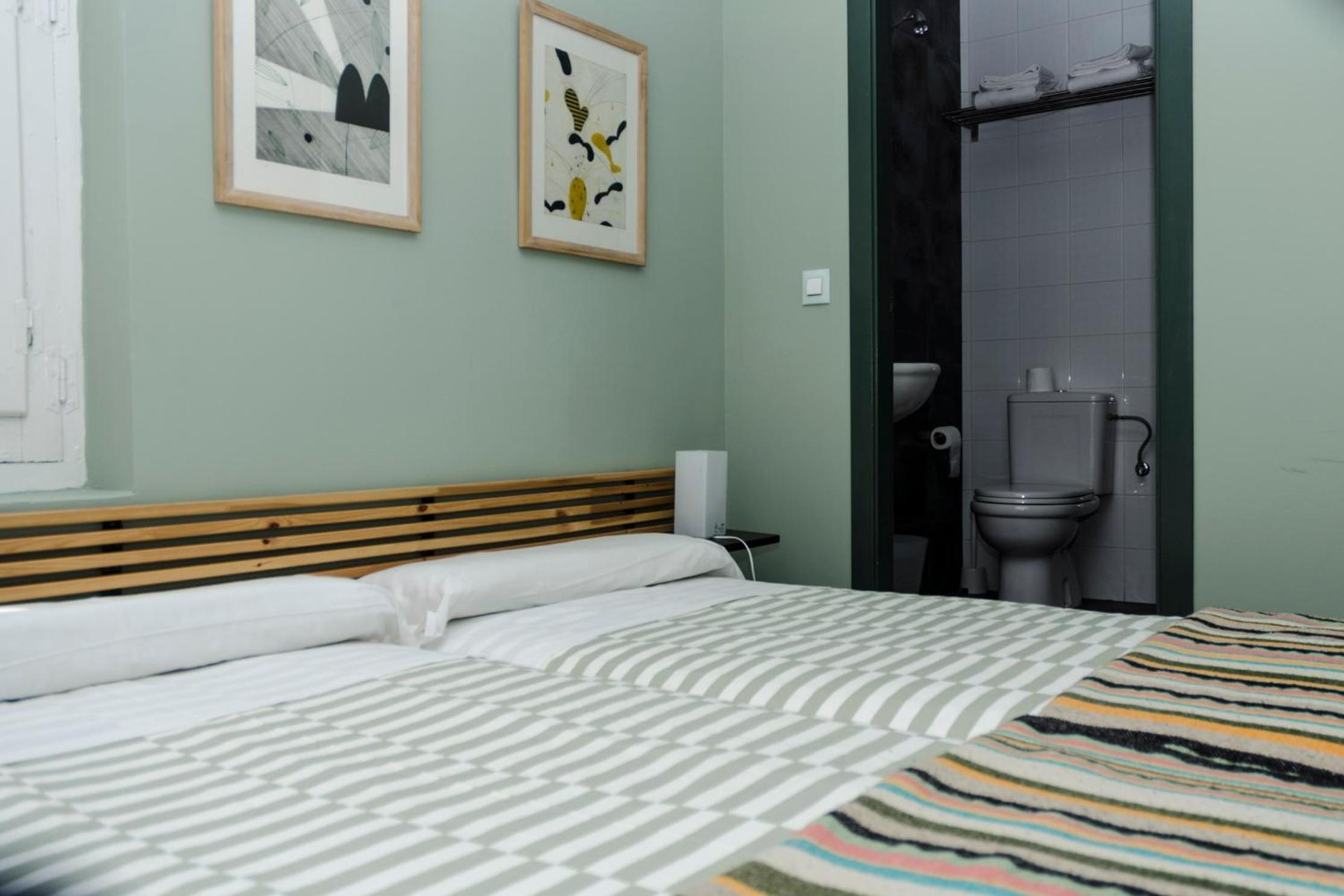 Standard Twin Room photo 3