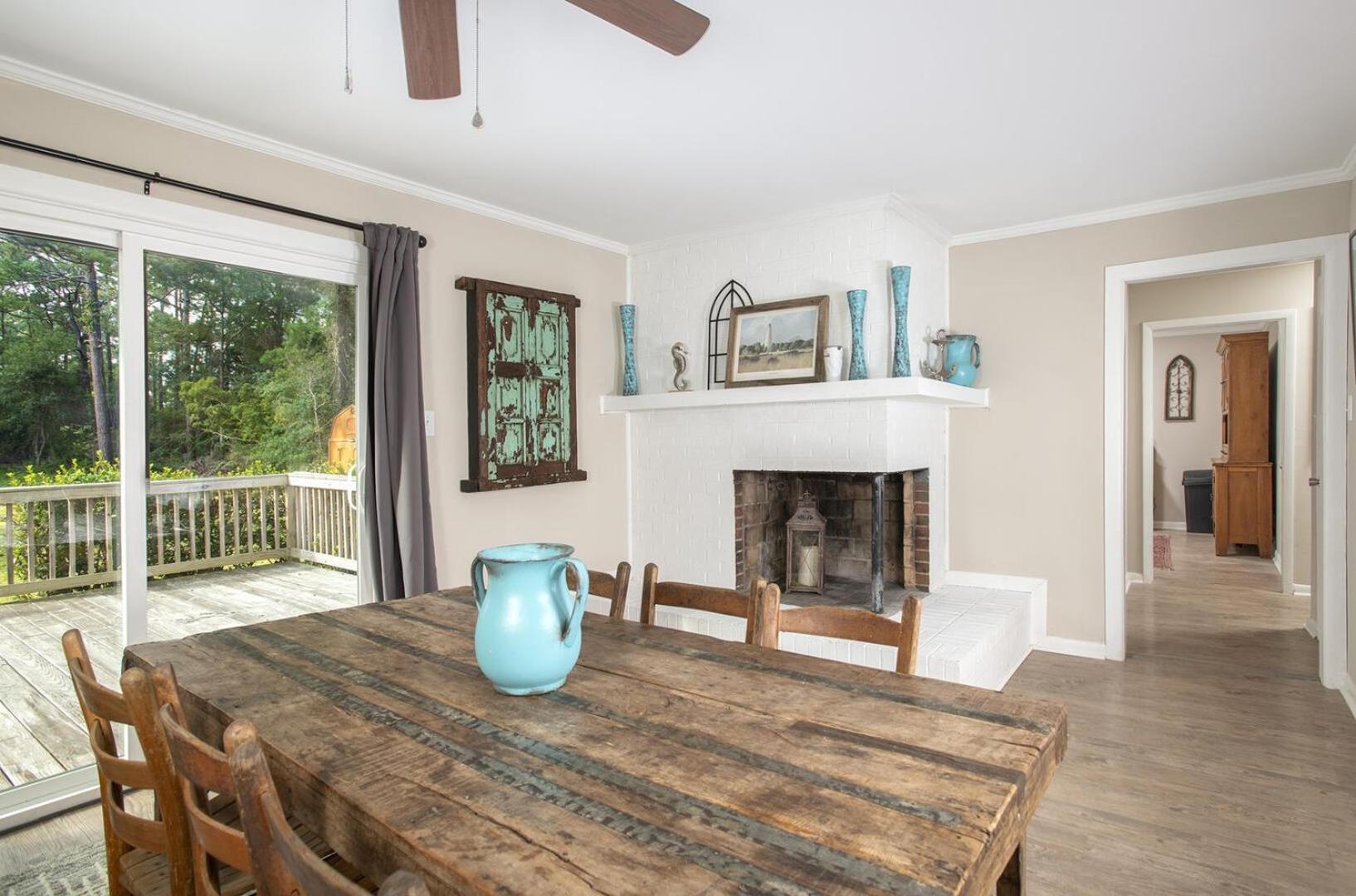 Five-Bedroom House photo 1