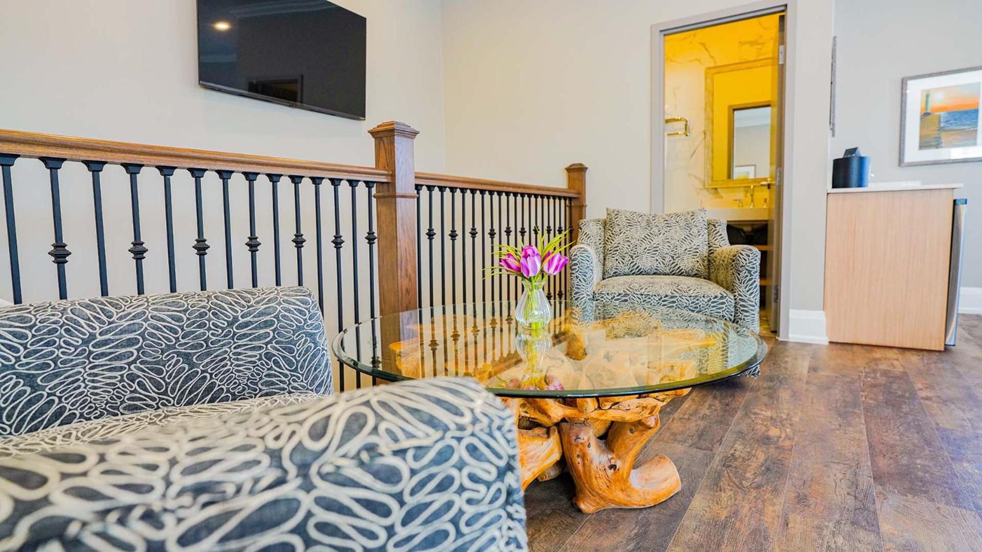 Deluxe King Suite - Photo 4