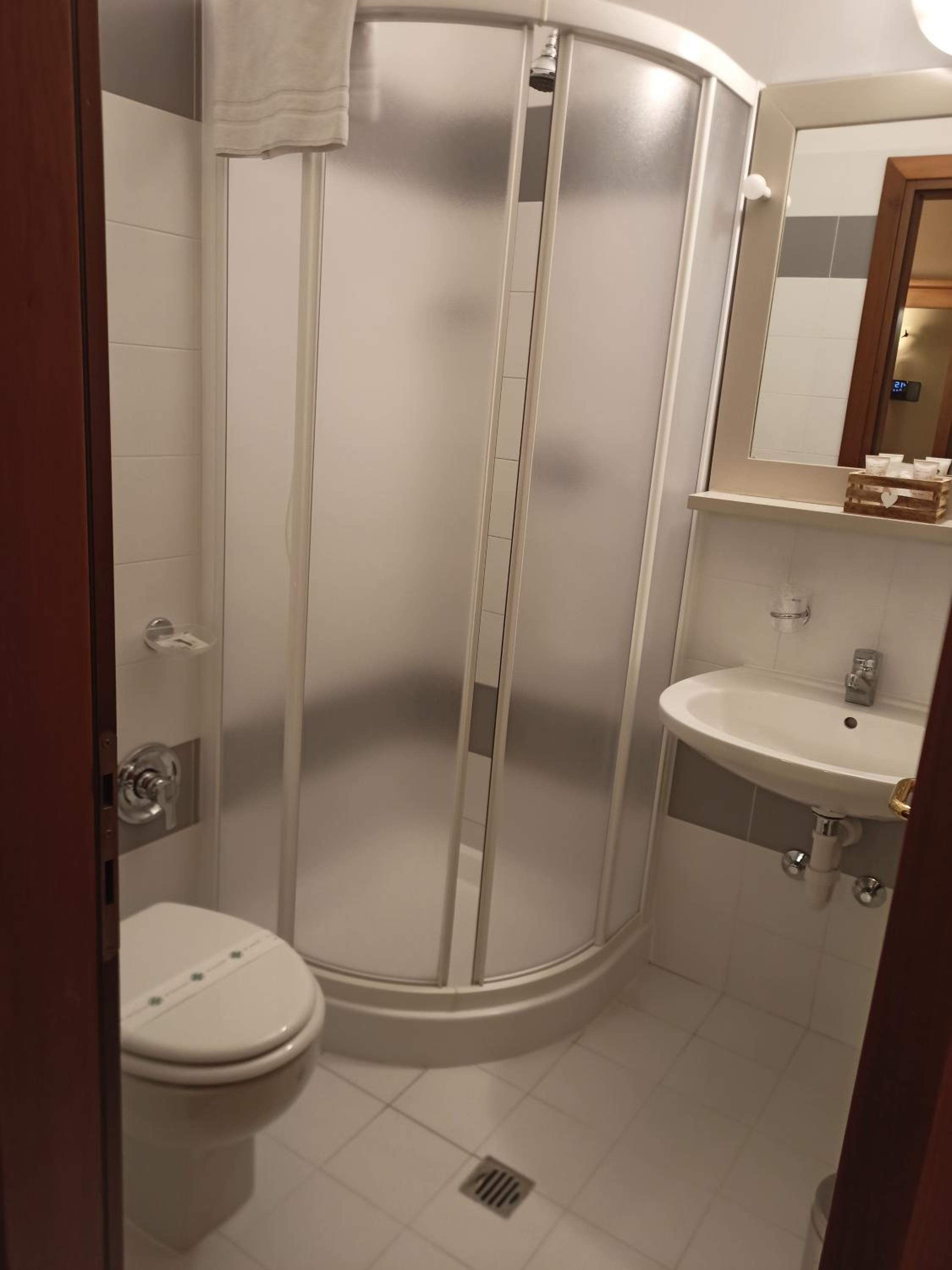 Single Room - Photo 2