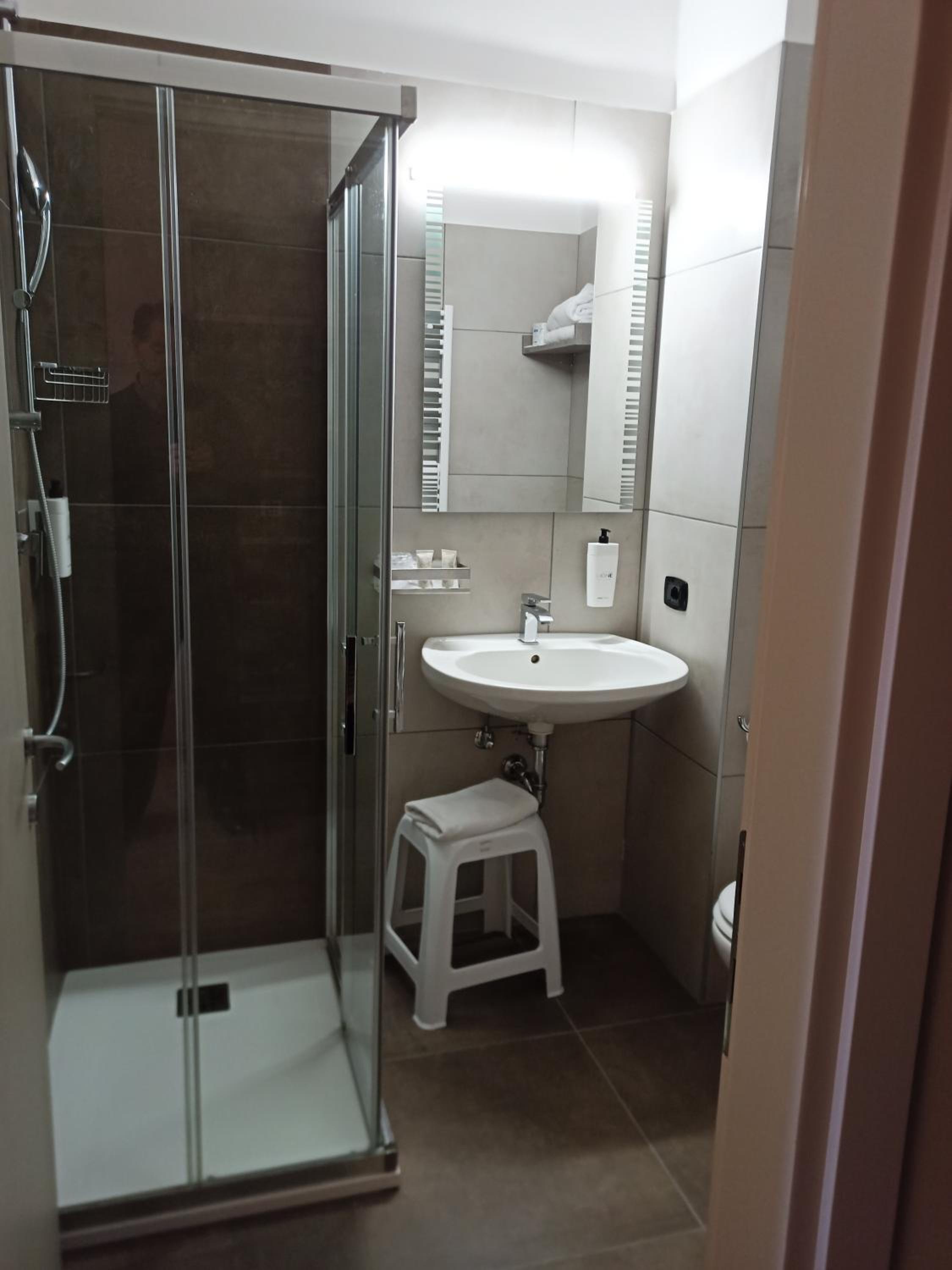 Twin Room - Photo 4