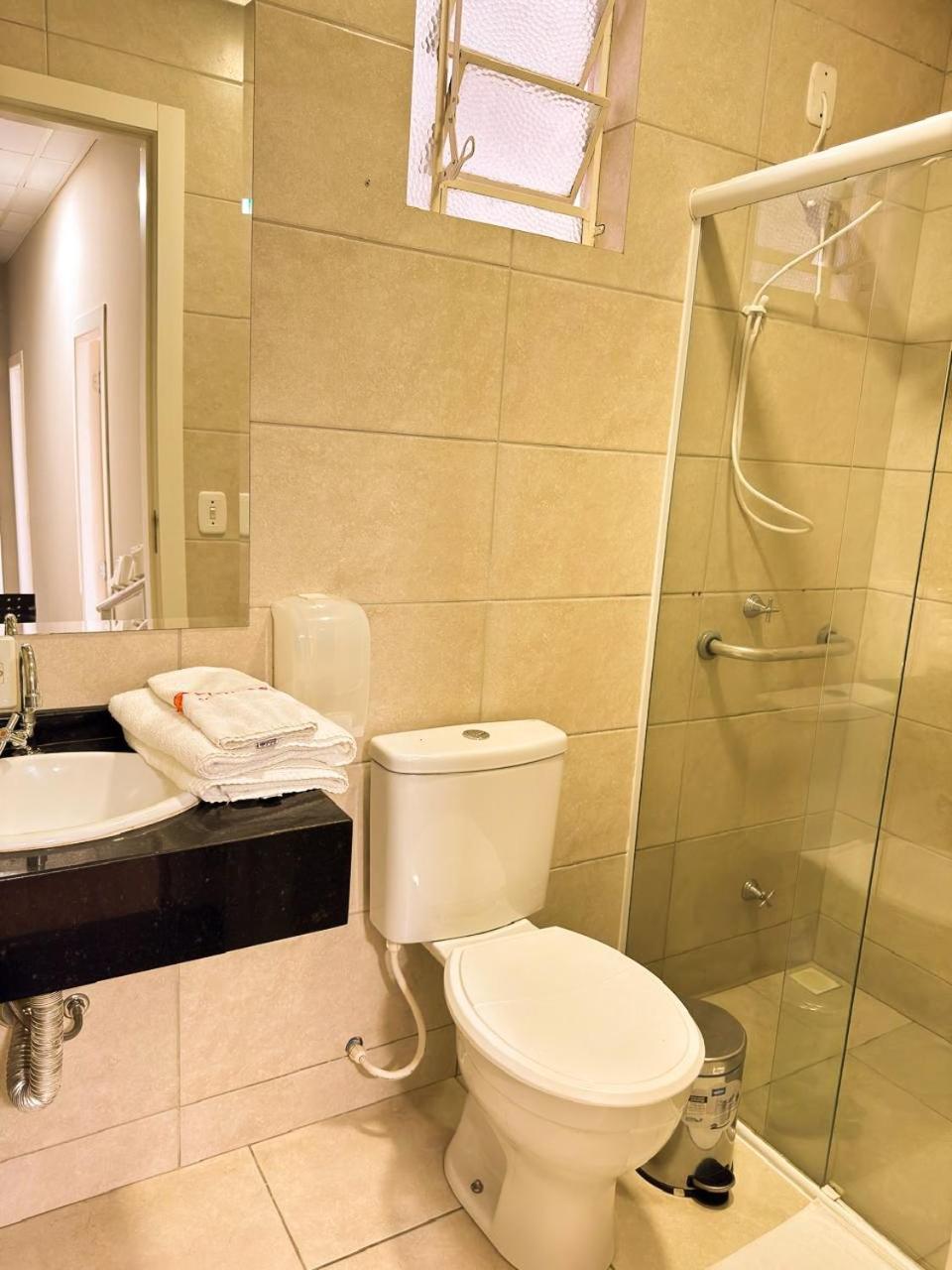 Standard Queen Room - Photo 5