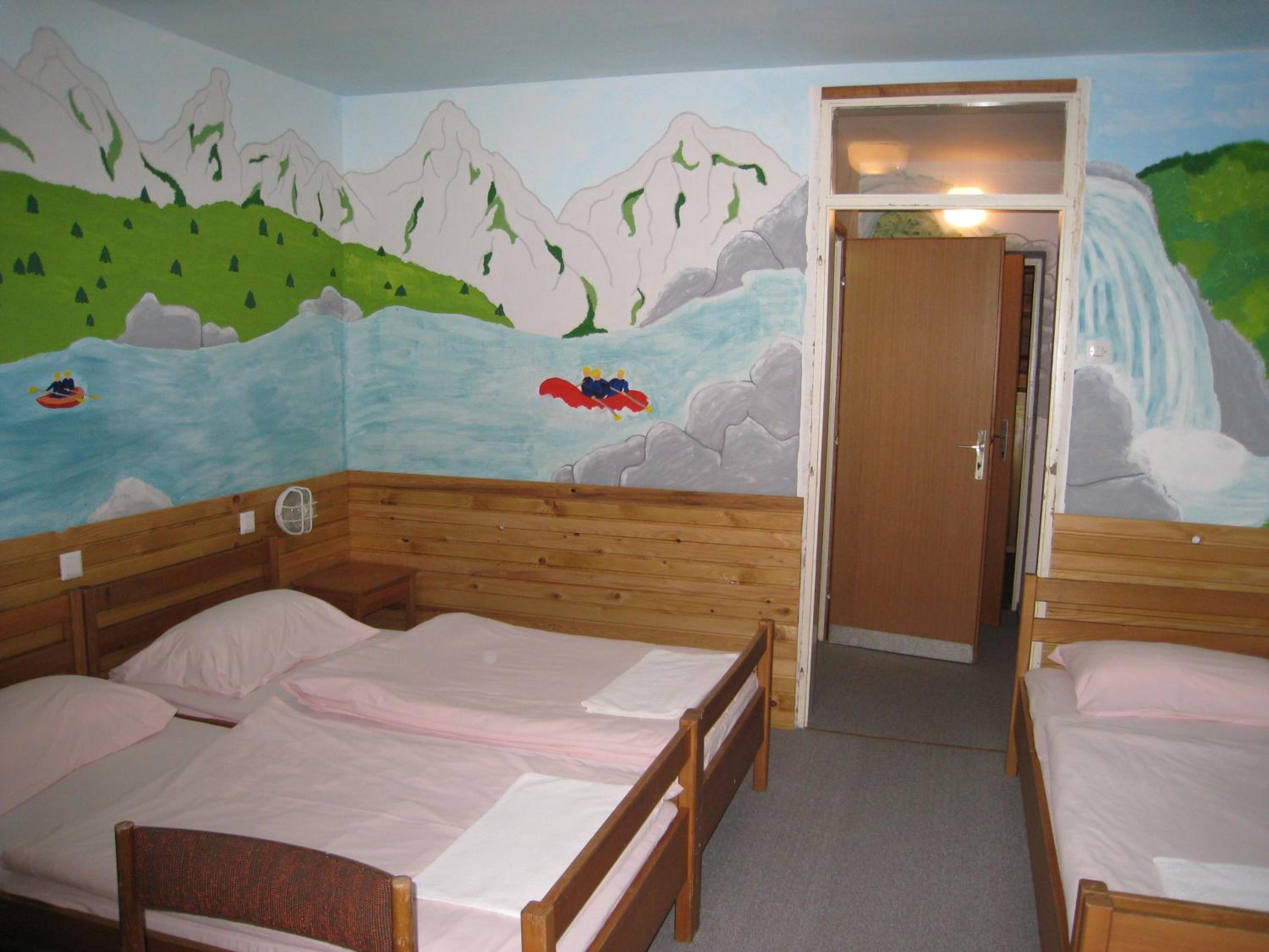 Quadruple Room with Private Bathroom - Photo 7