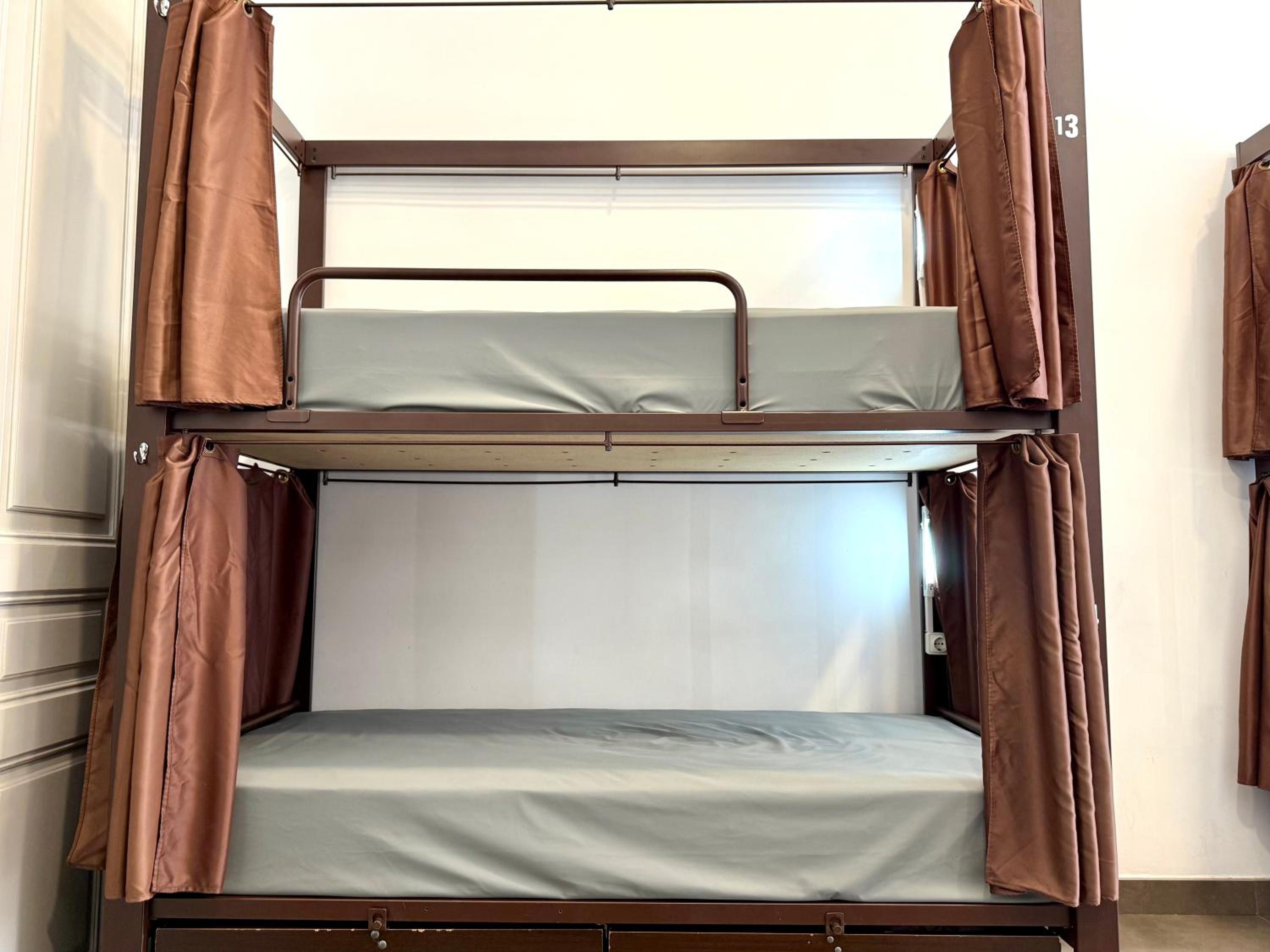 Bed in Dormitory Room for 6 people photo 2
