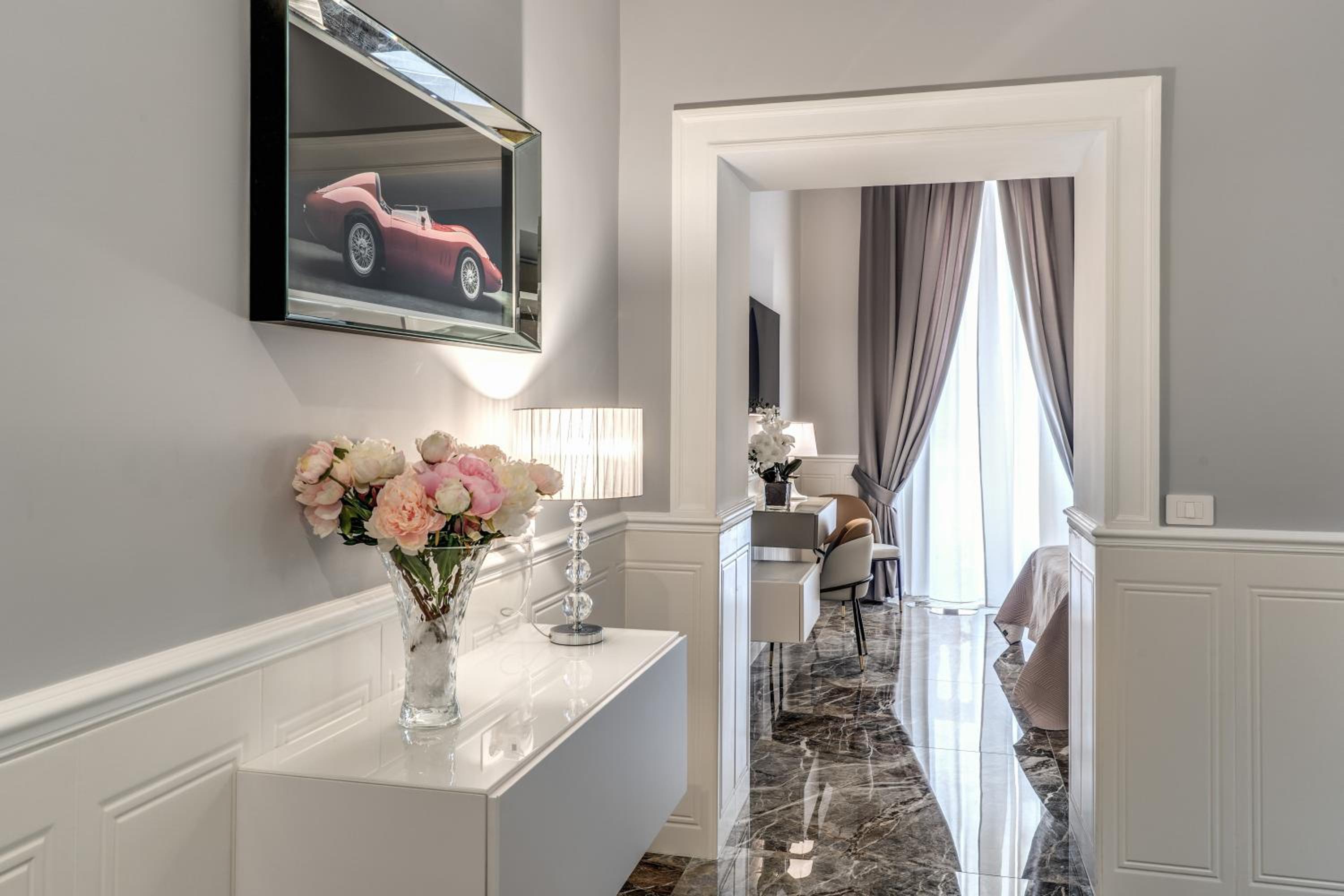 Deluxe King Suite photo 1