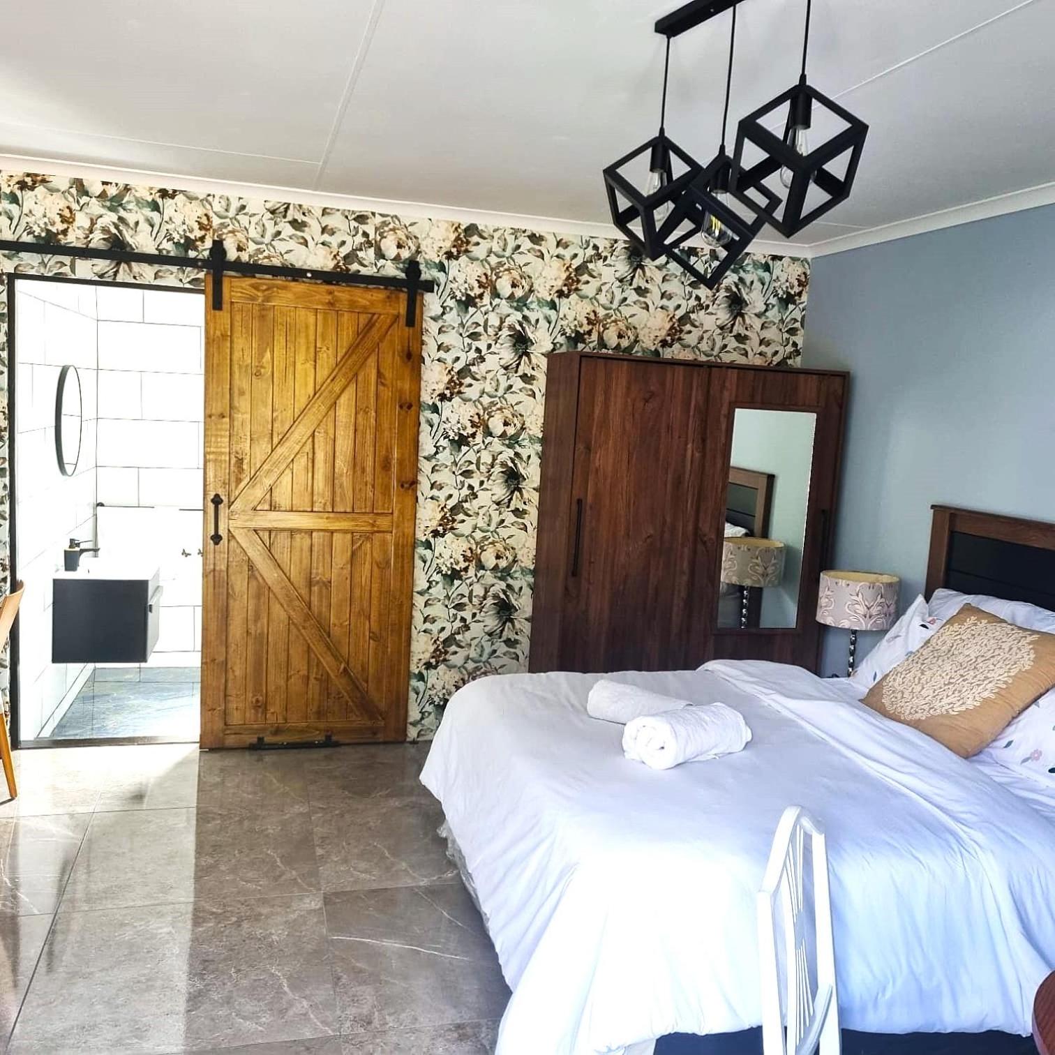 Executive Suite - Photo 3