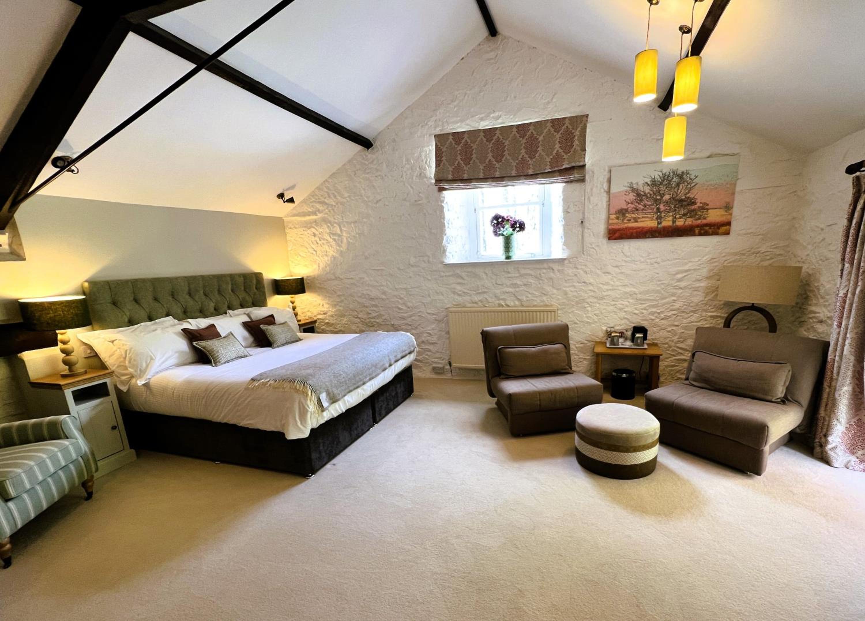 Superior Family Room photo 1