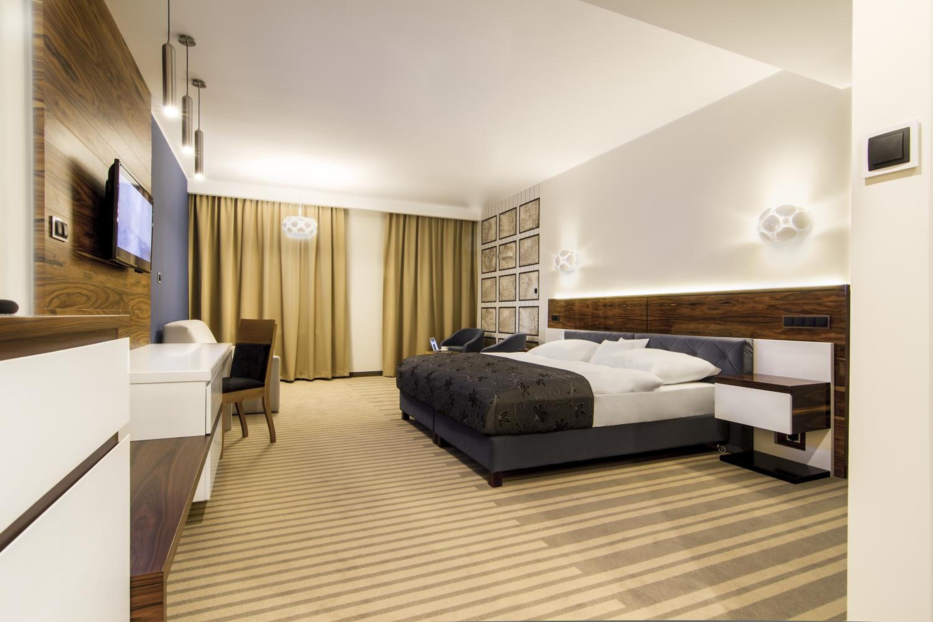 Deluxe Quadruple Room - Photo 1
