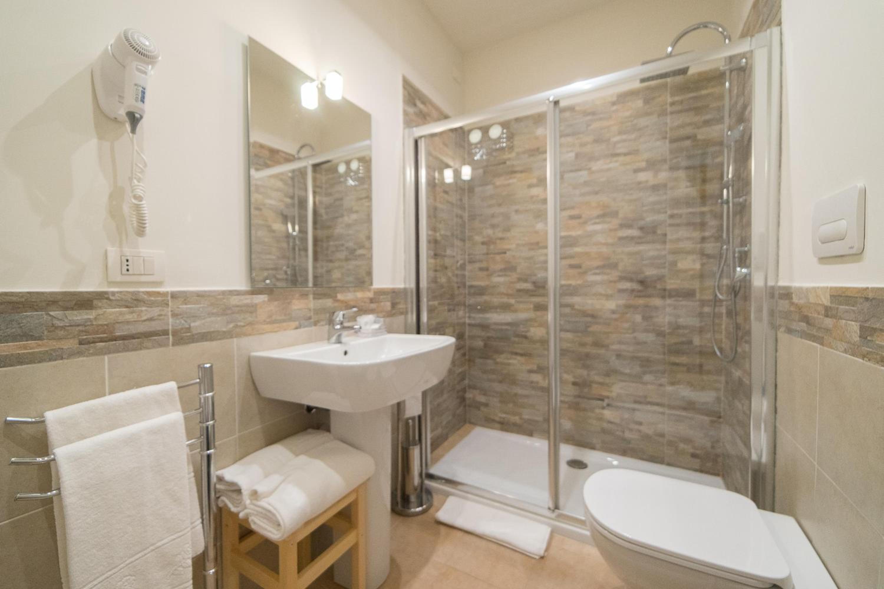 Single Room with Private External Bathroom photo 3