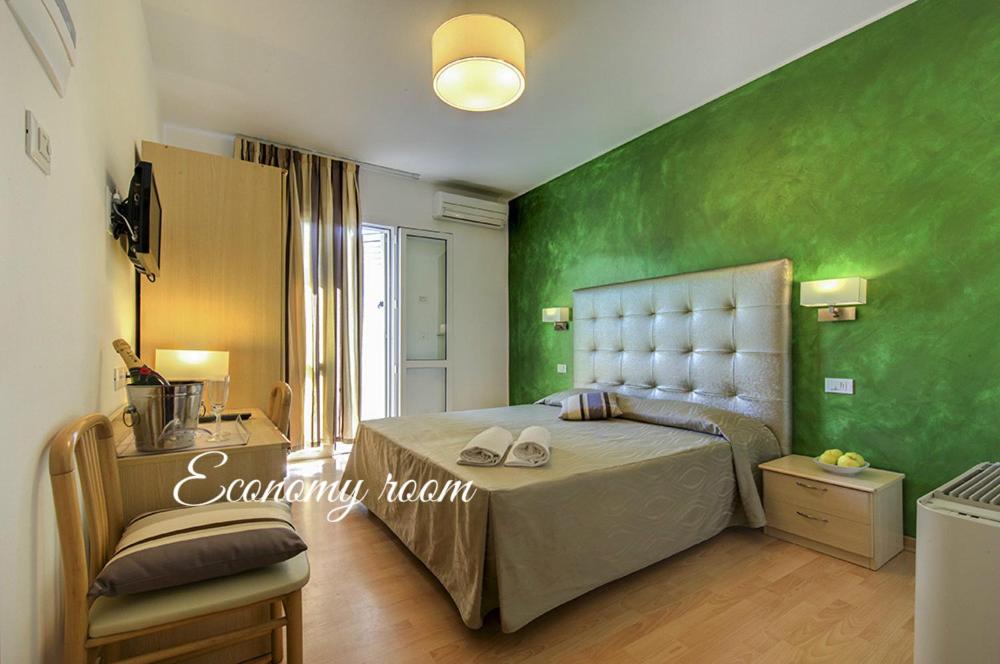 Economy Double Room - Photo 3