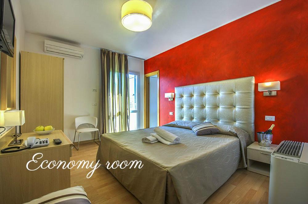 Economy Double Room - Photo 7