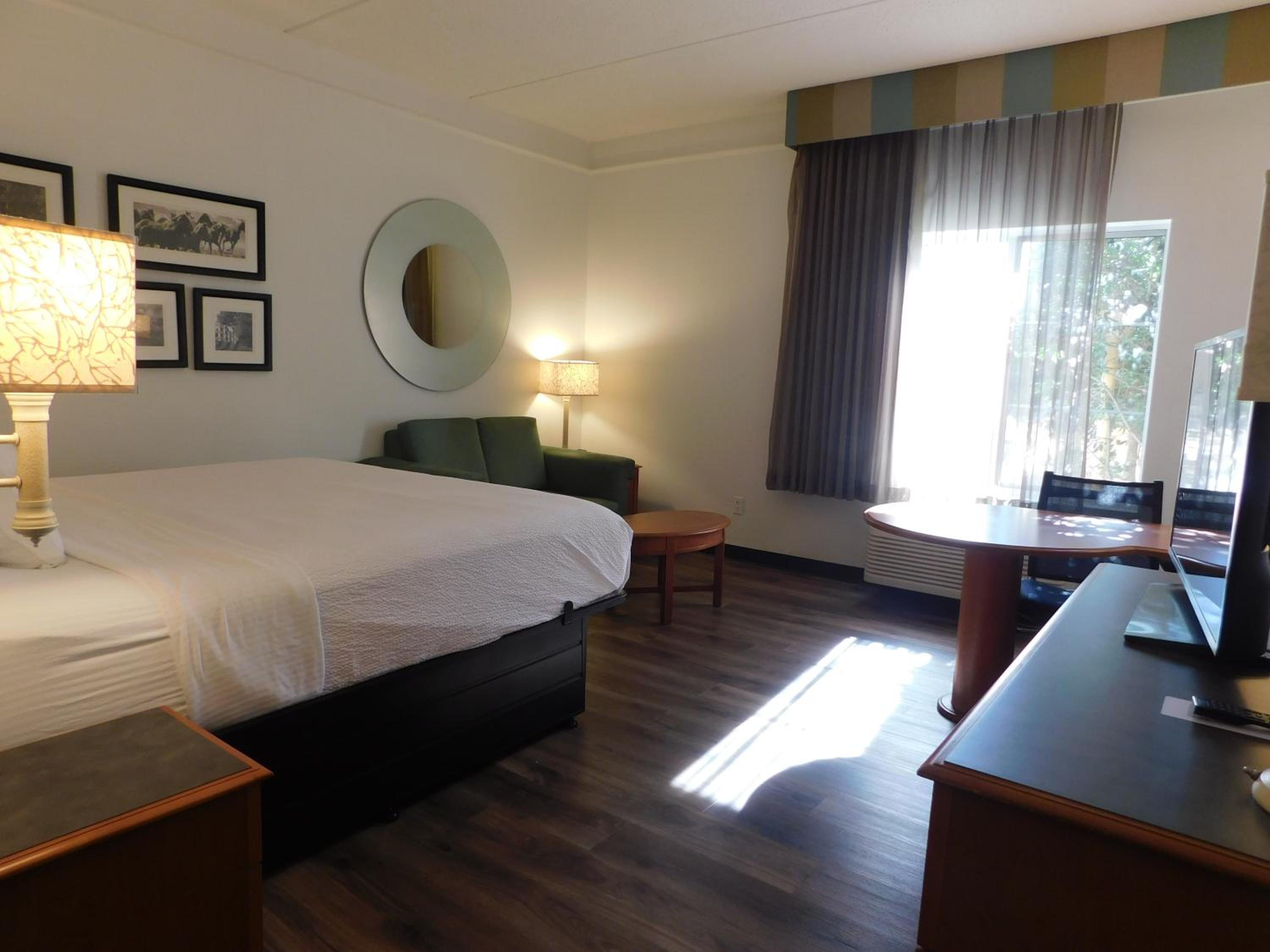 Superior King Room - Non-Smoking - Photo 3
