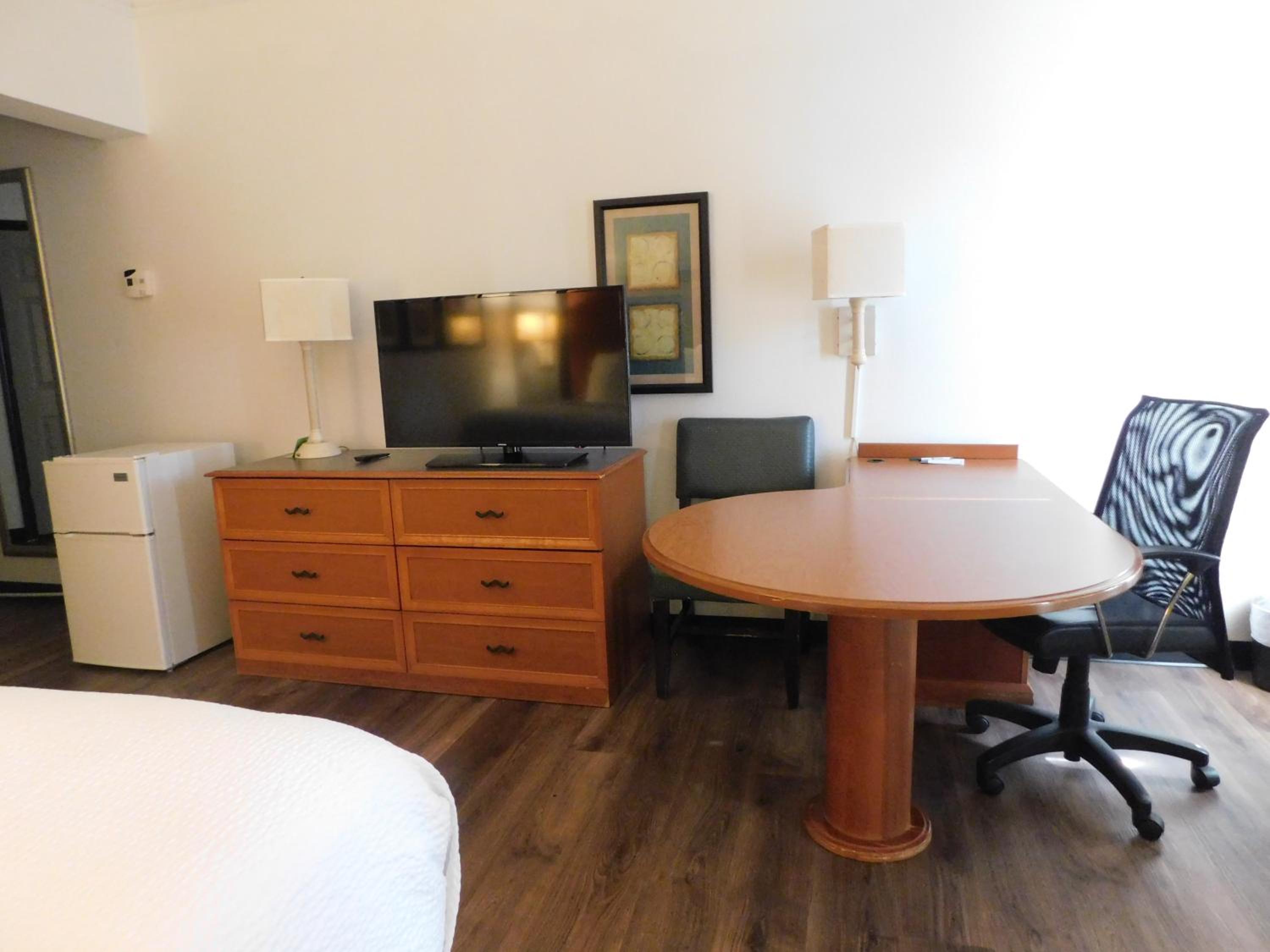 Superior King Suite - Non-Smoking - Photo 5