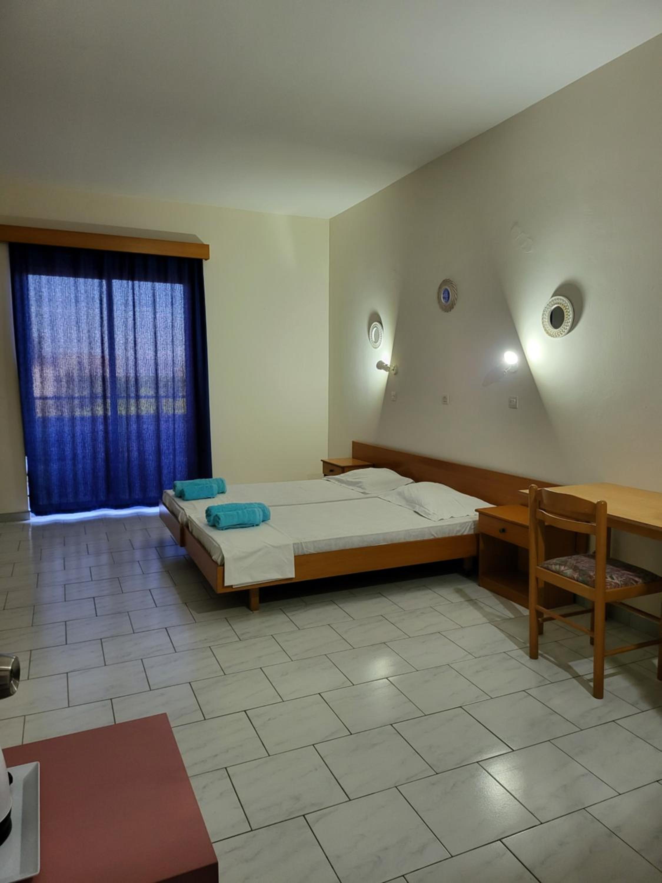 Economy Twin Room photo 3