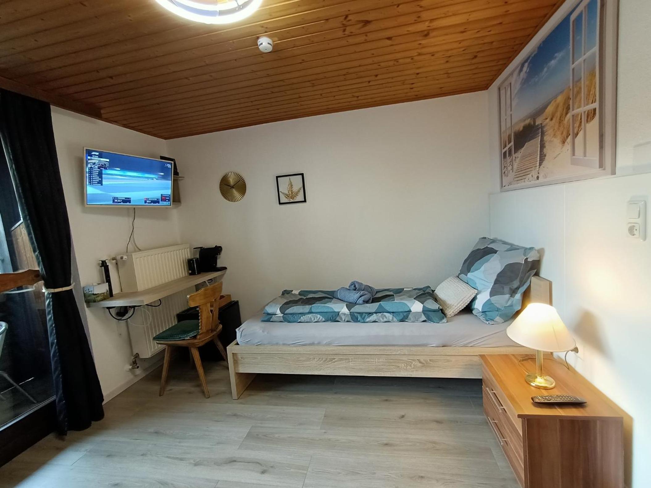 Deluxe Single Room with Balcony photo 3