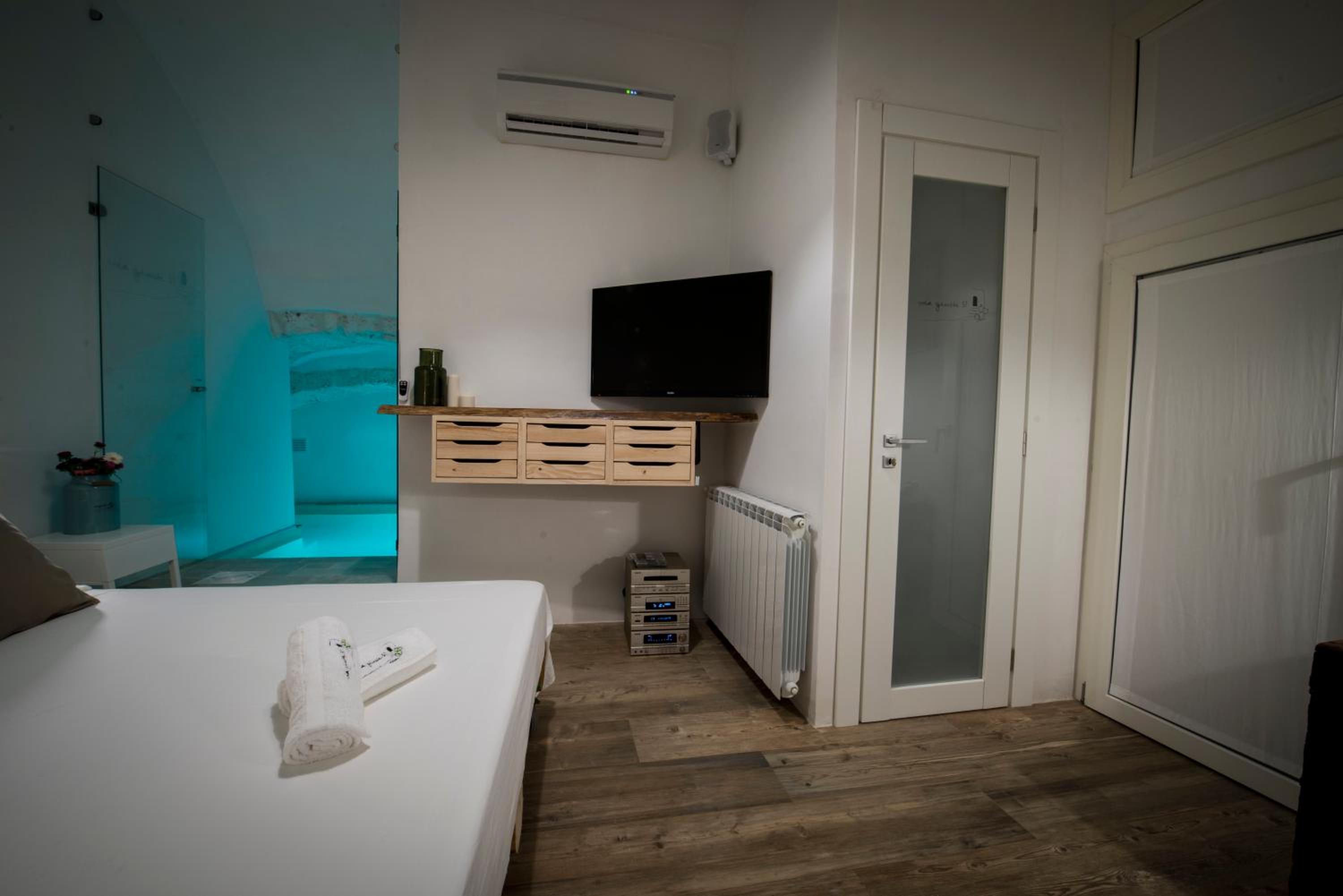 One-Bedroom Apartment - Split Level - Photo 23