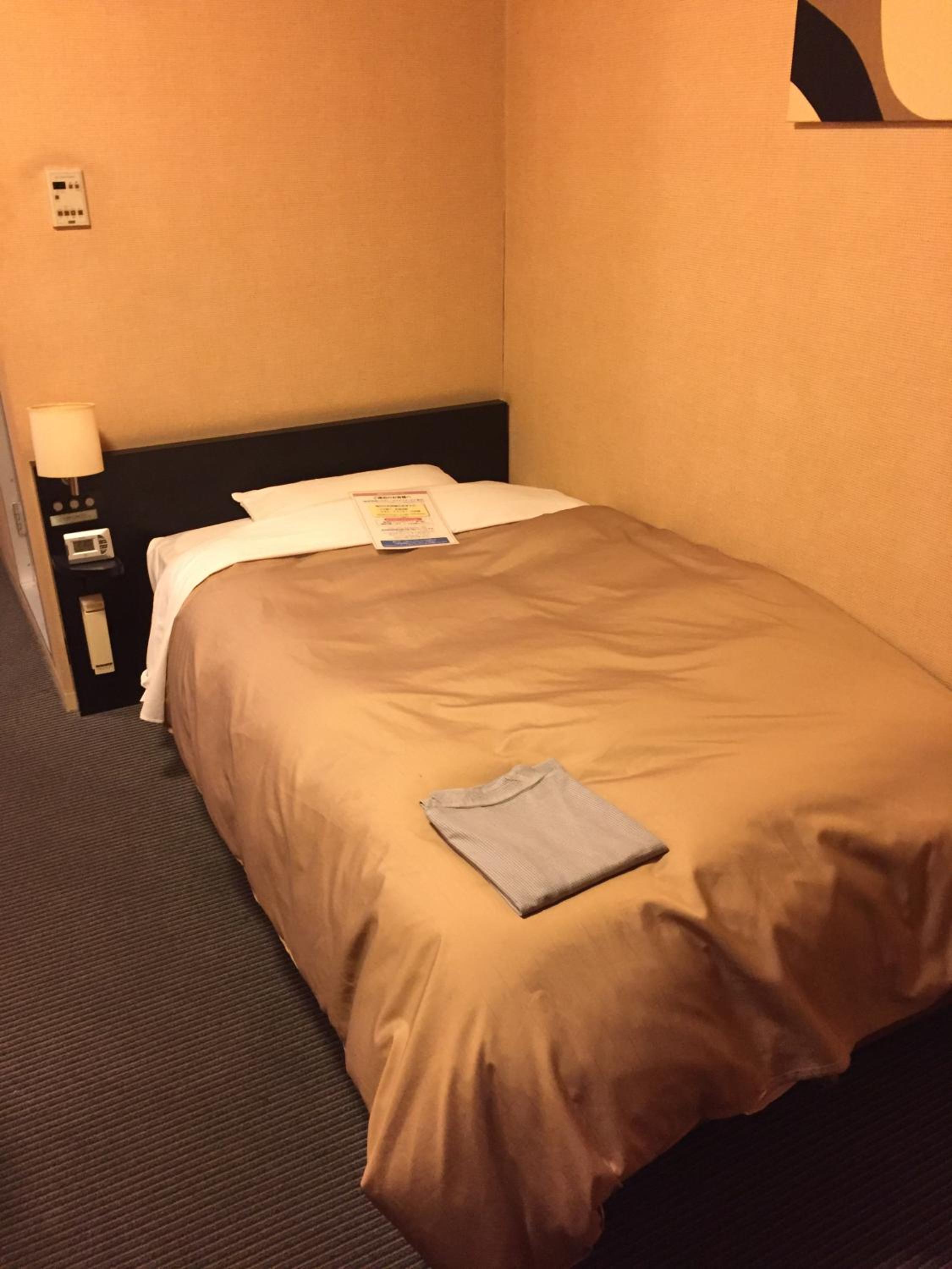 Single Room -18:00 Check in -9:00 am Check out - Smoking photo 1