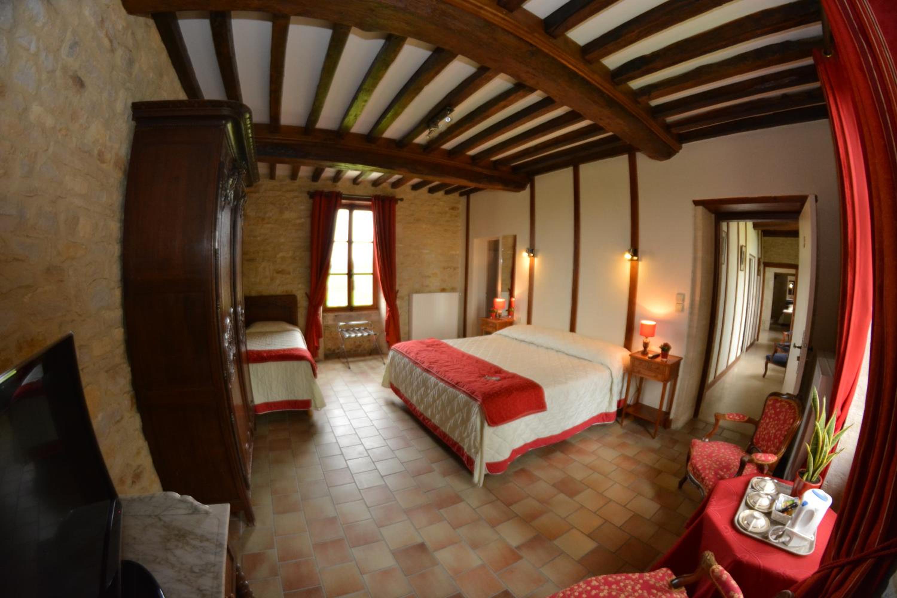 Two-Bedroom House - Photo 2