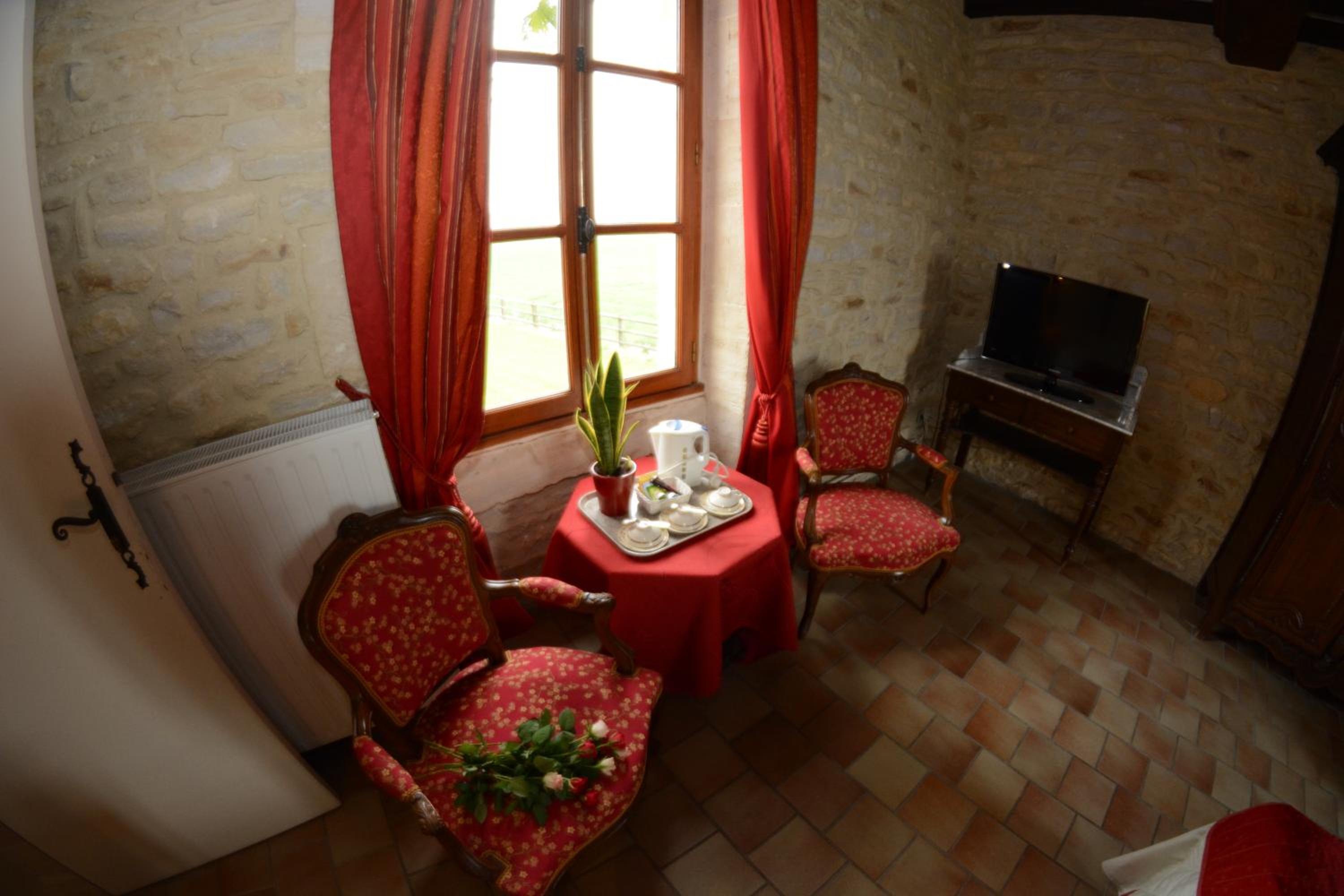 Two-Bedroom House - Photo 3
