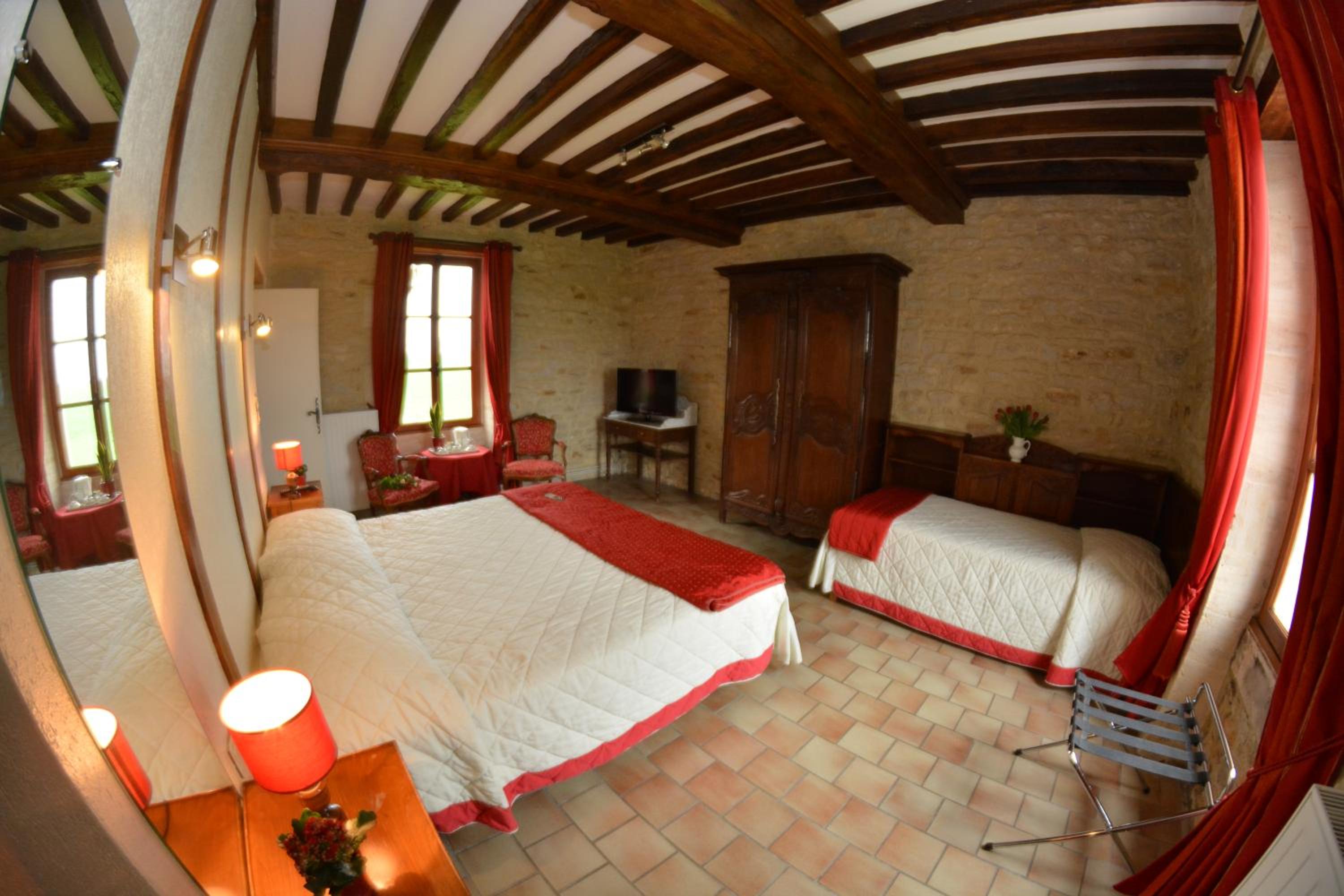 Two-Bedroom House - Photo 4