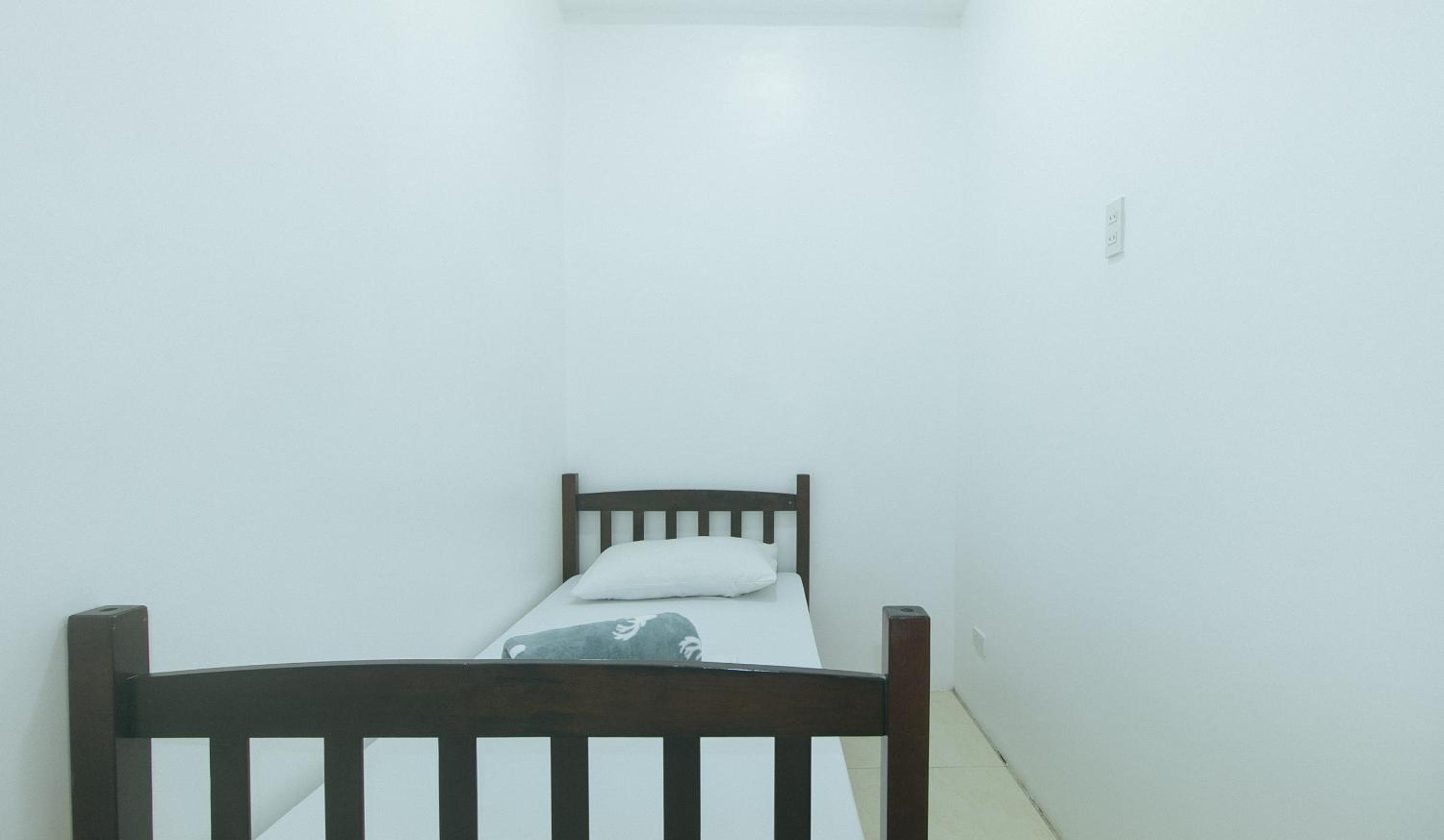 Single Room with Shared Bathroom