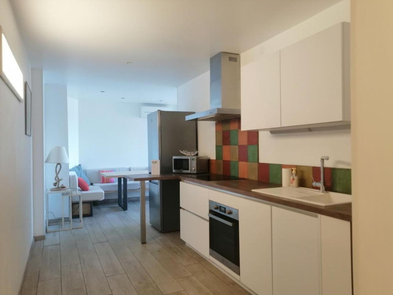 One-Bedroom Loft Apartment with Balcony - 55 in Double Bed - Photo 4