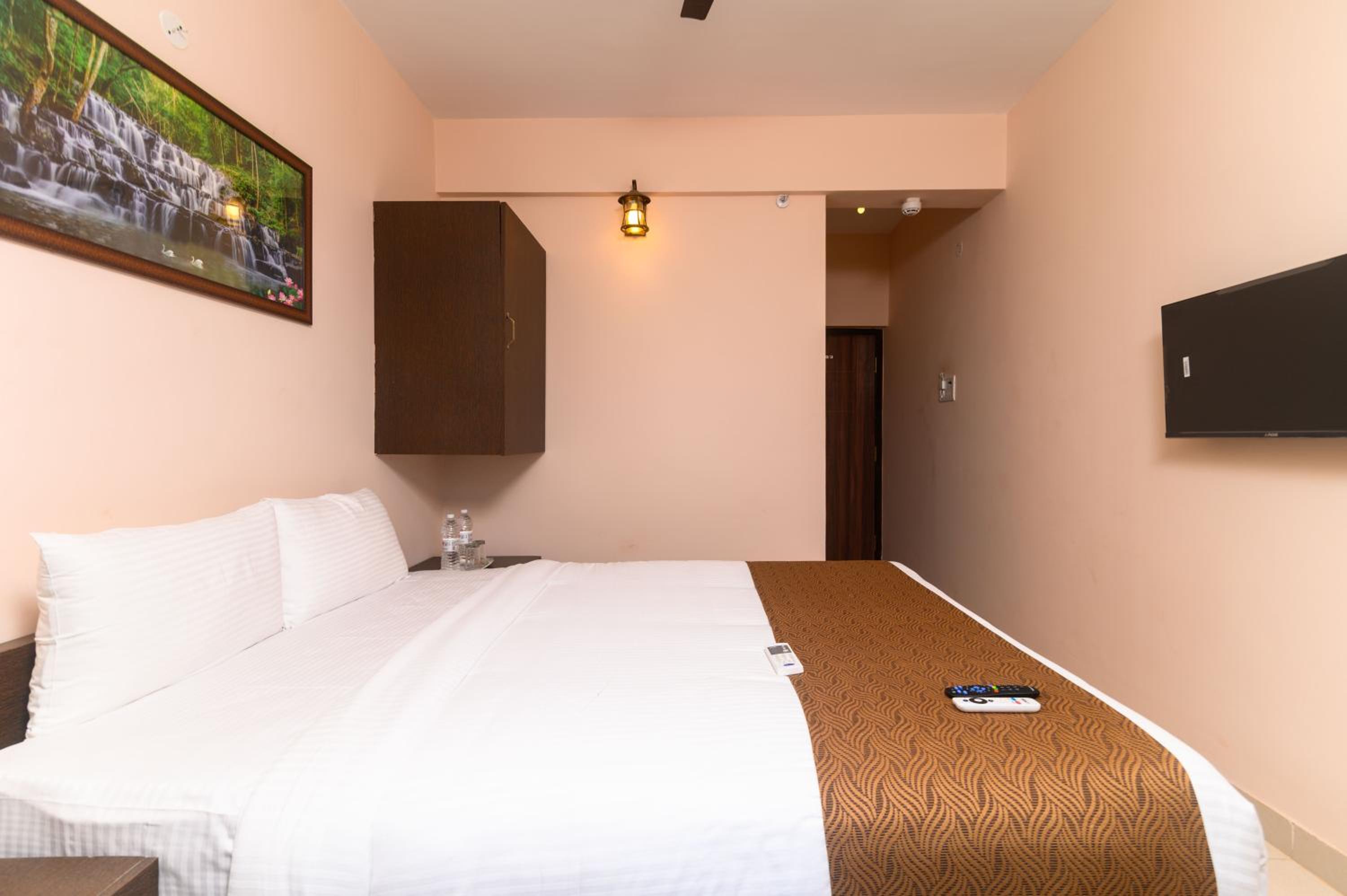Economy Double Room photo 2