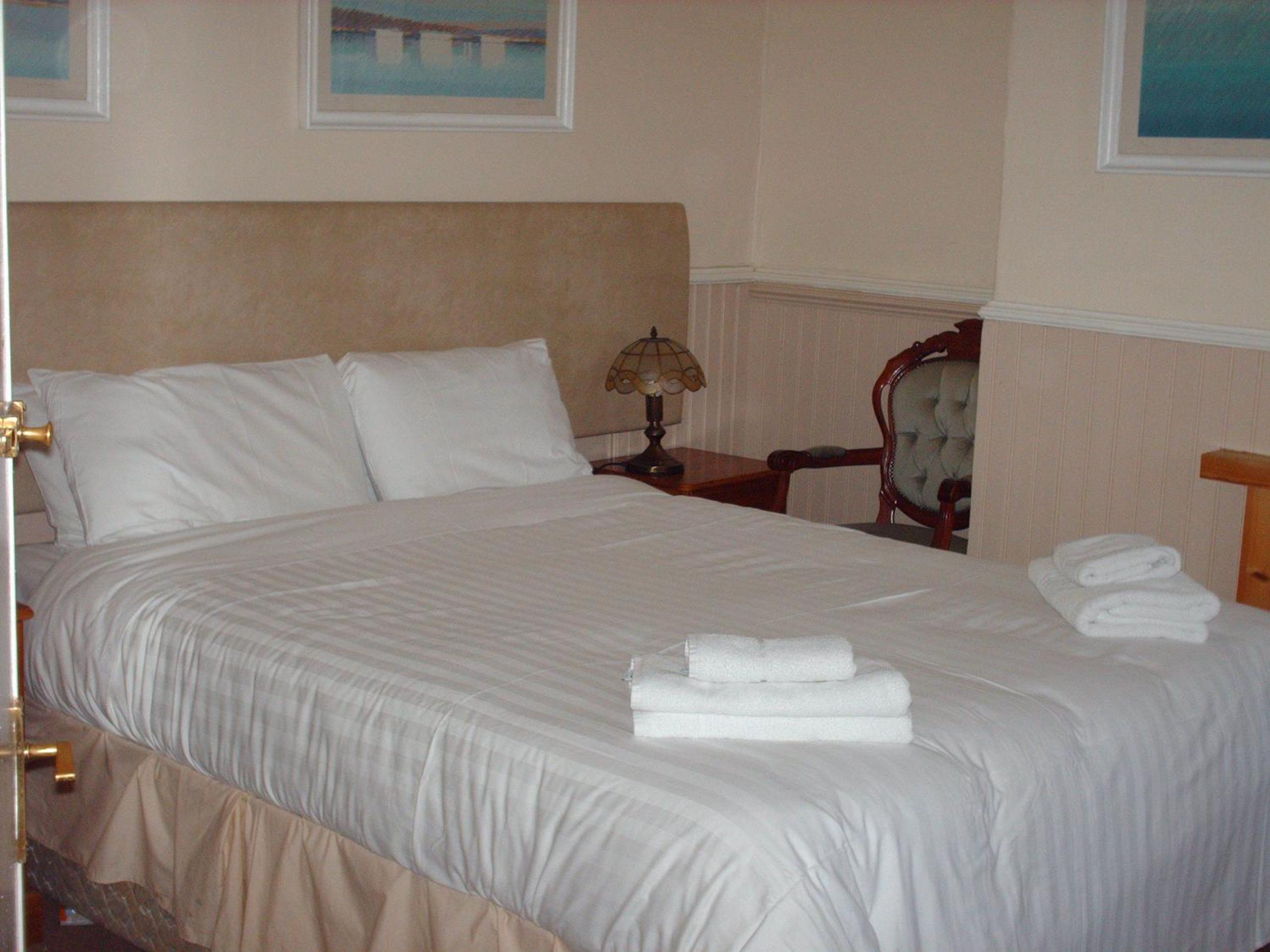Twin Room - Photo 3