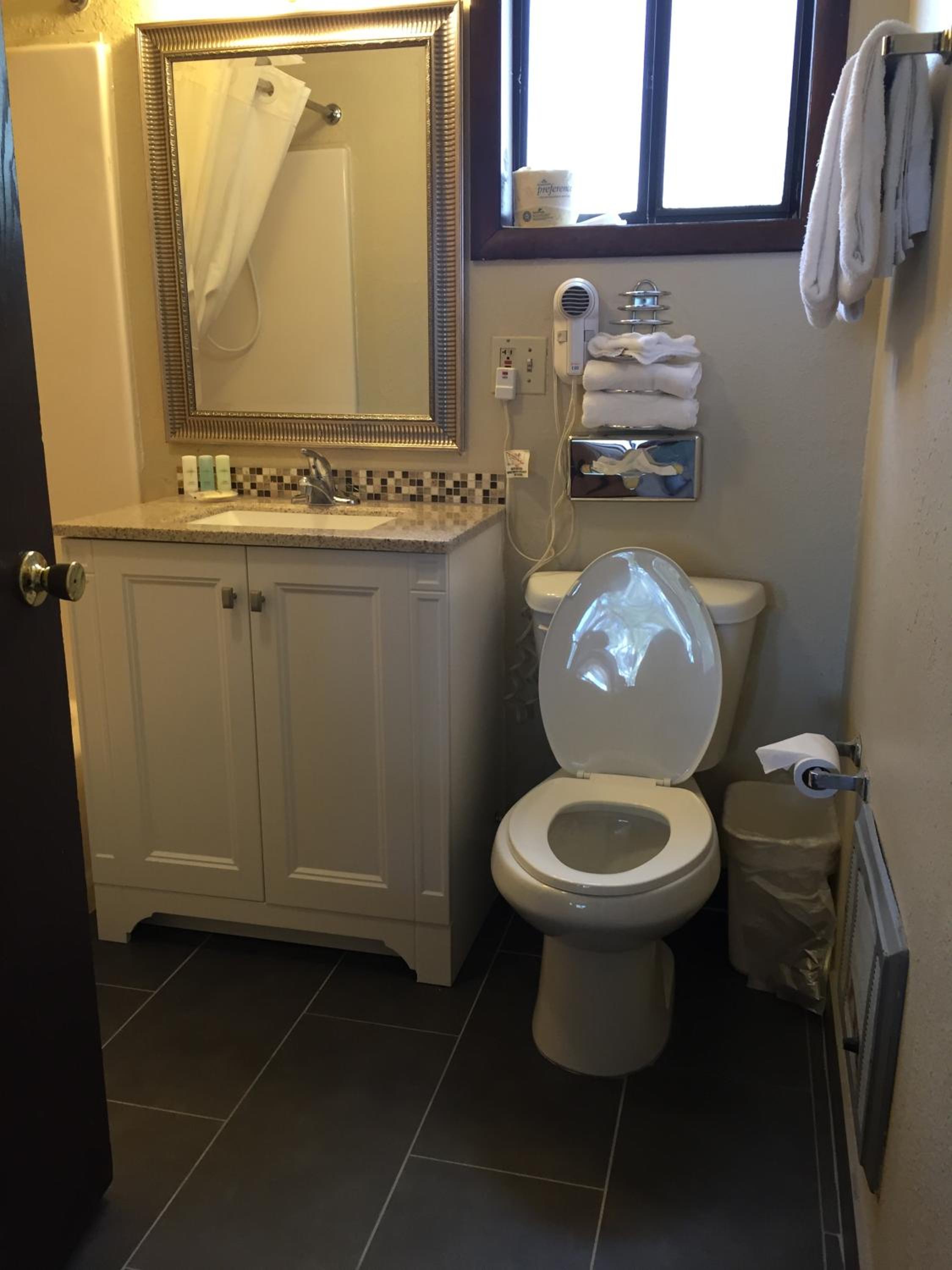 Queen Room - Photo 2