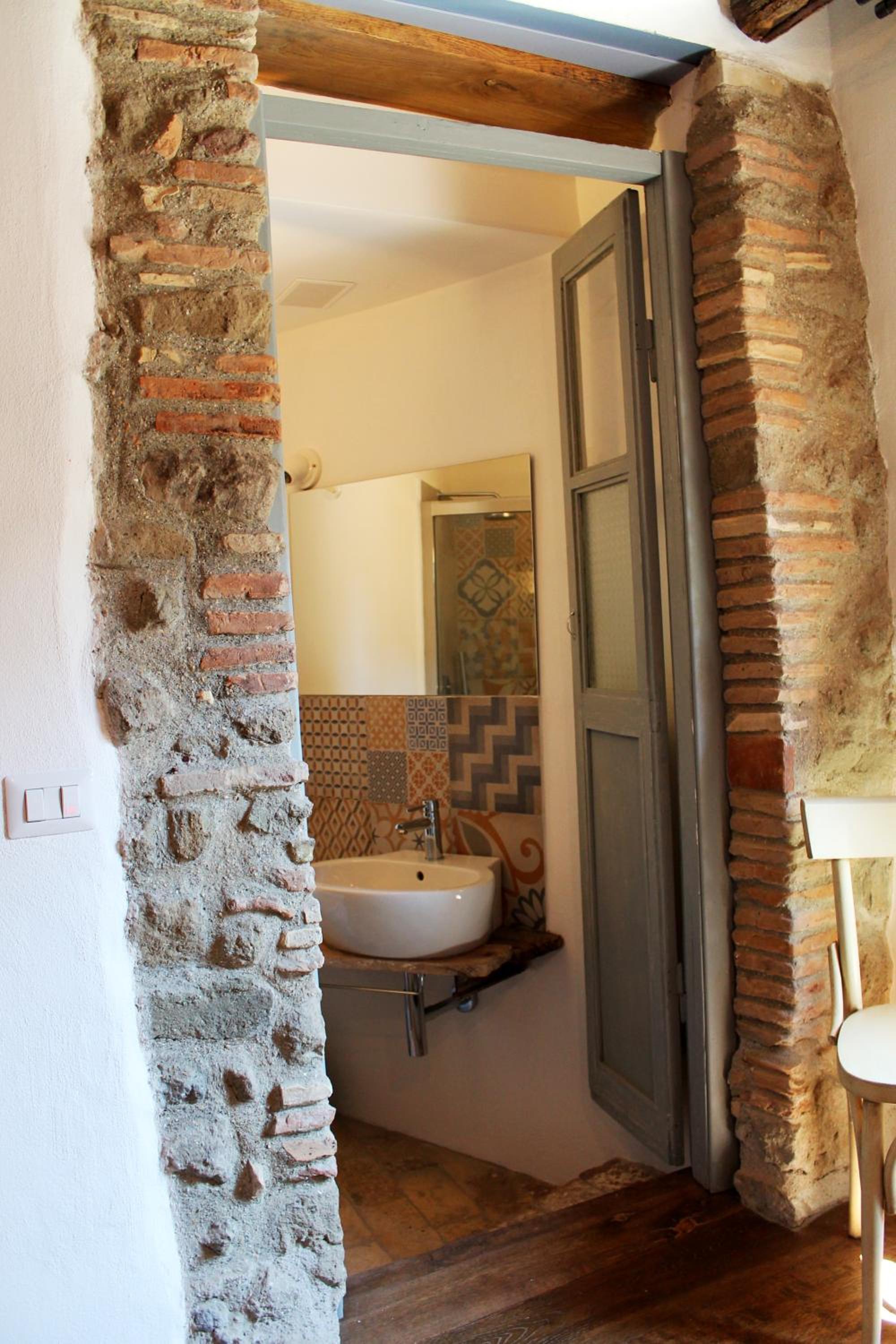 Standard Double Room - Photo 10