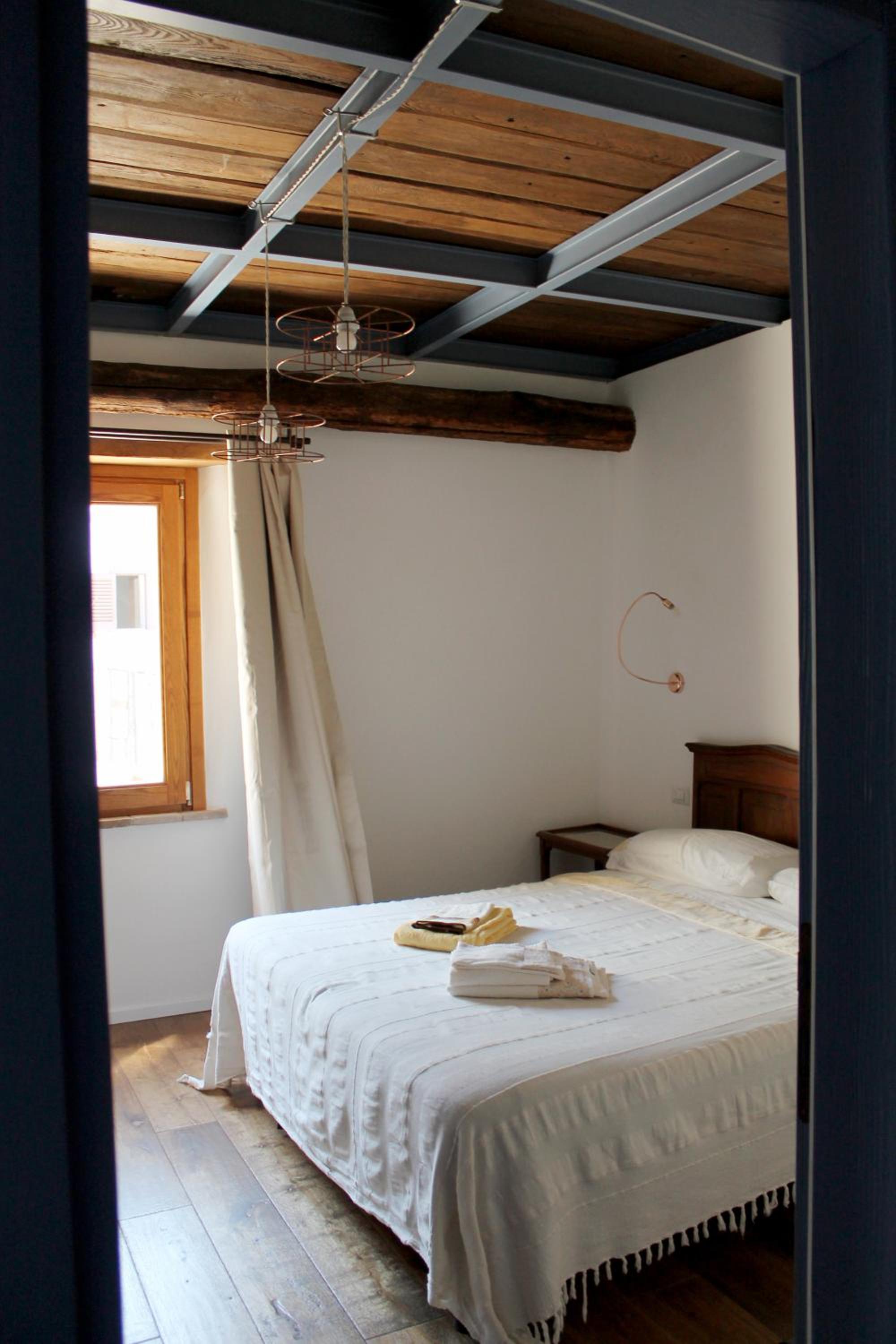 Standard Double Room - Photo 9