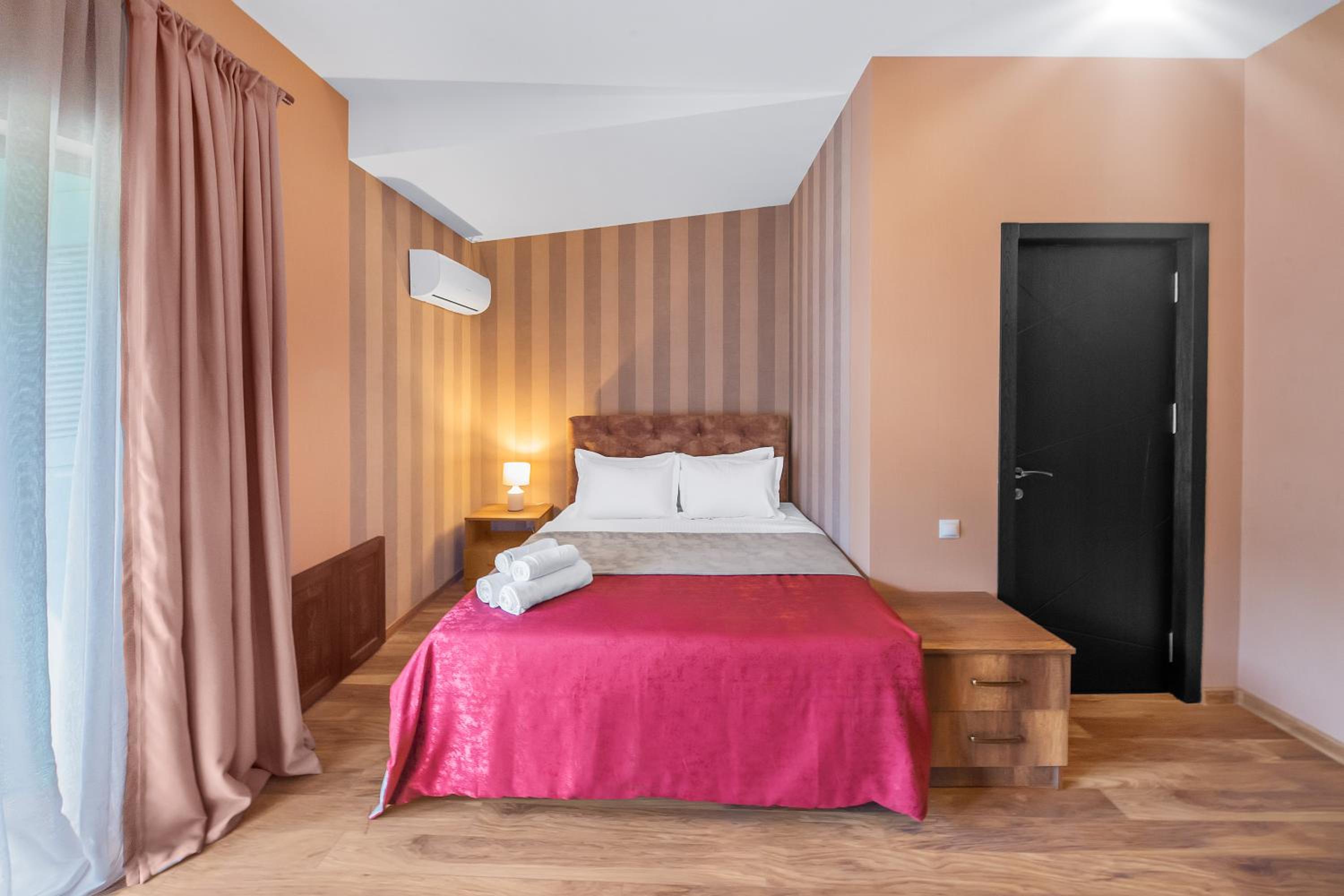 Deluxe Double Room with Balcony - Photo 13