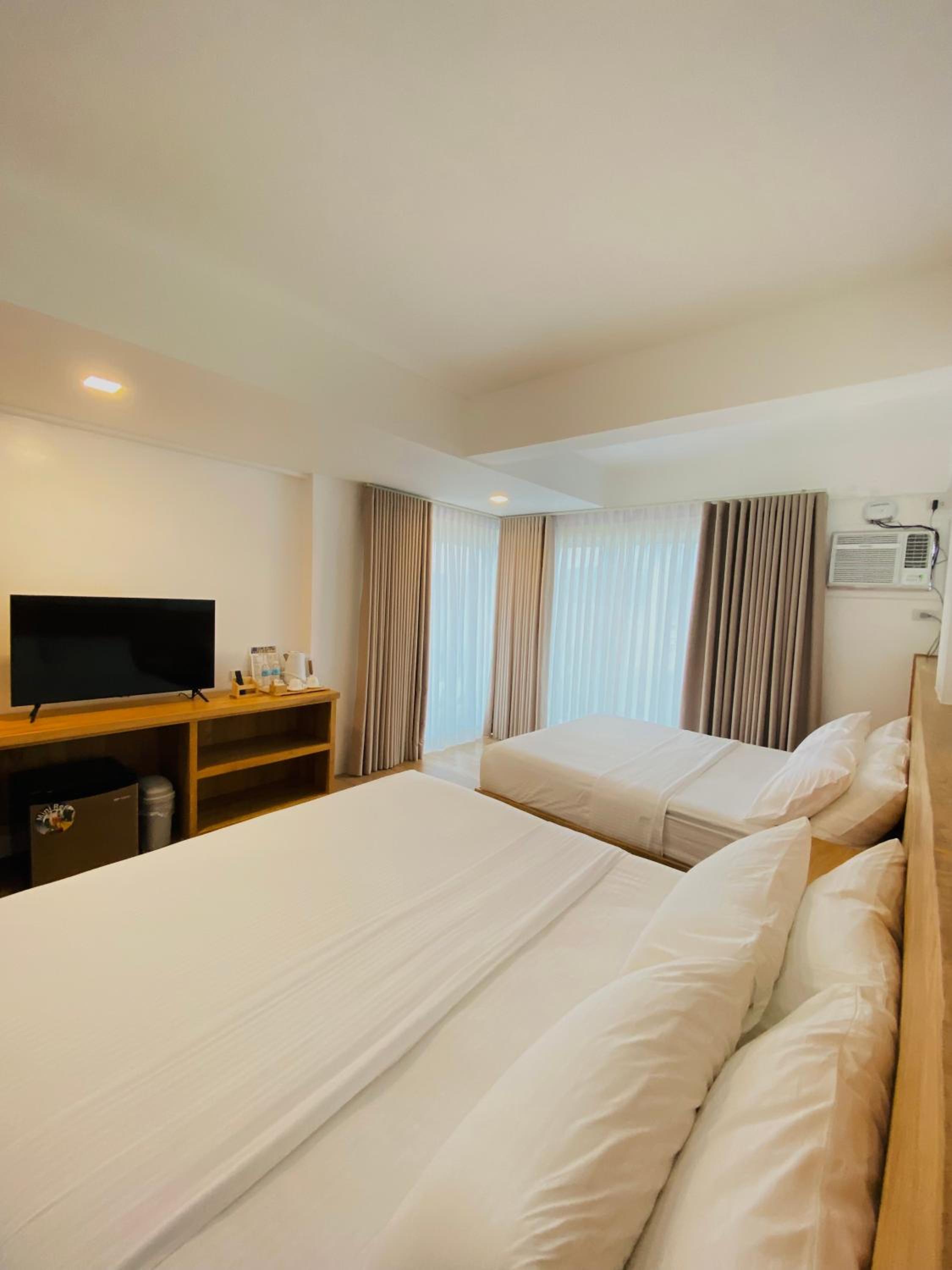 Family Room with Sea View photo 2