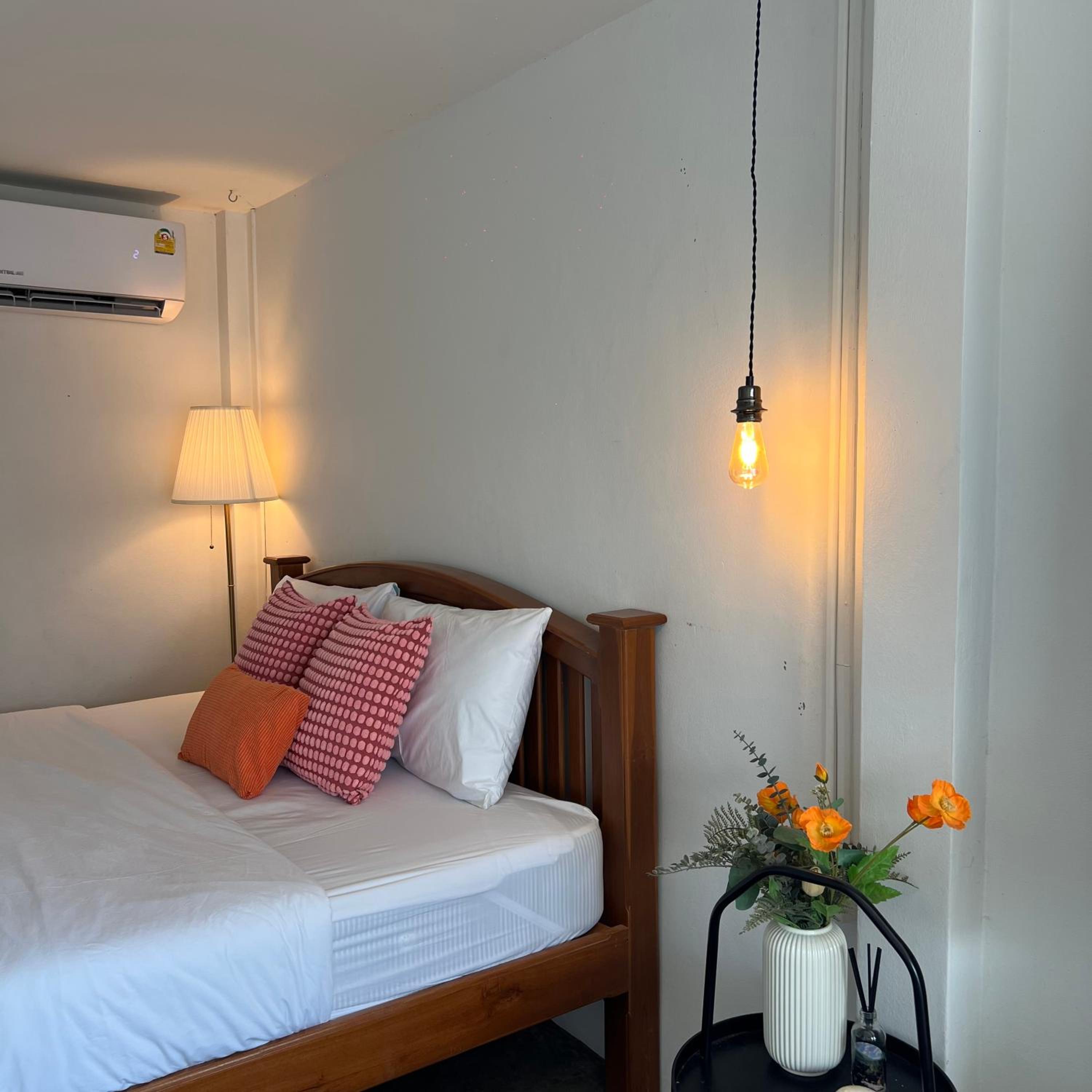 King Room with Balcony - Photo 7