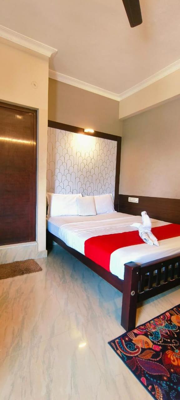 Three-Bedroom Apartment with Balcony photo 1