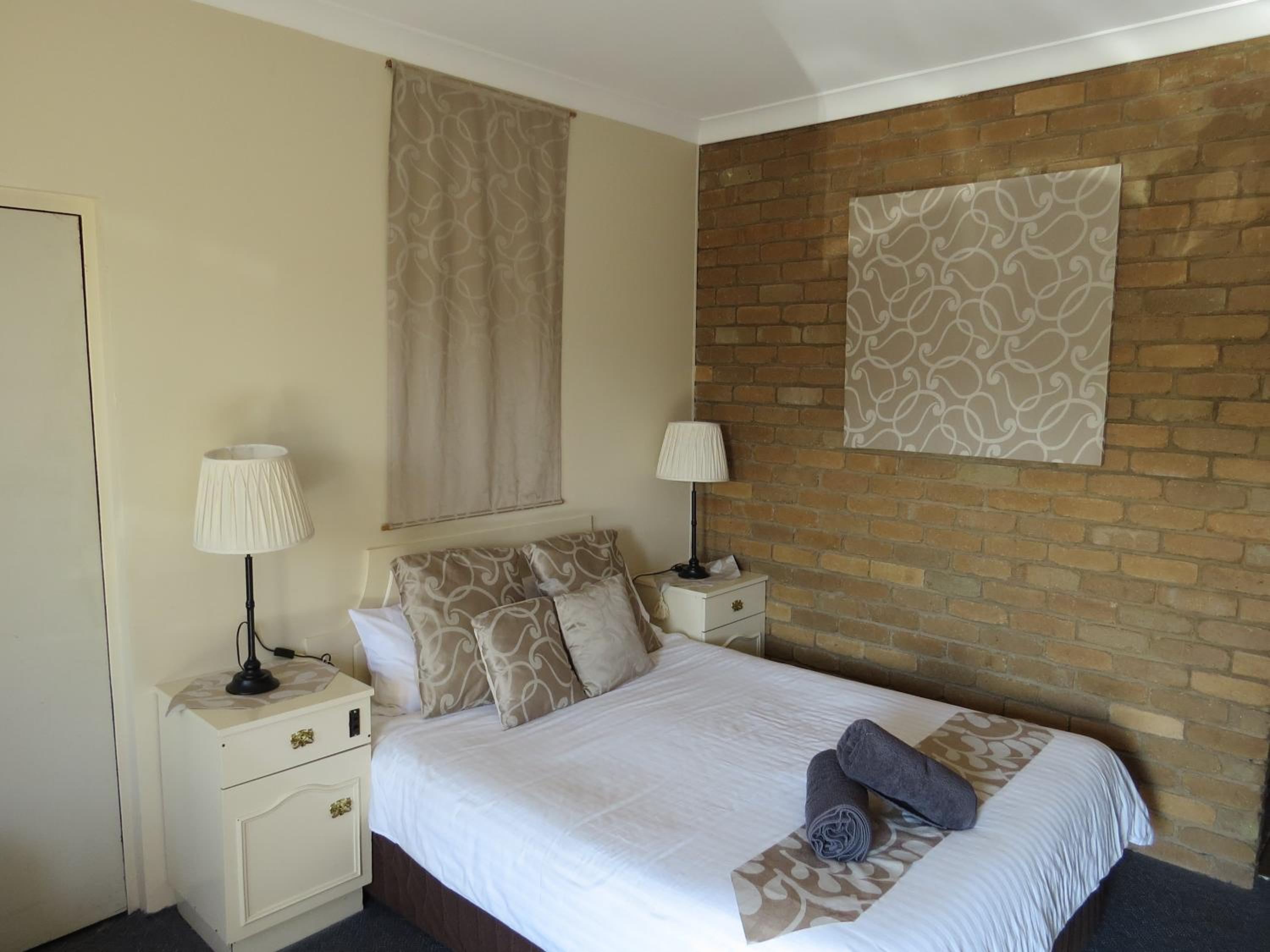 Budget Queen Room - Pet Friendly photo 1
