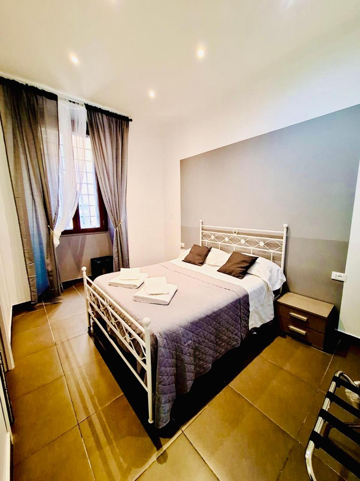 Double Room with Private Bathroom thumbnail 5