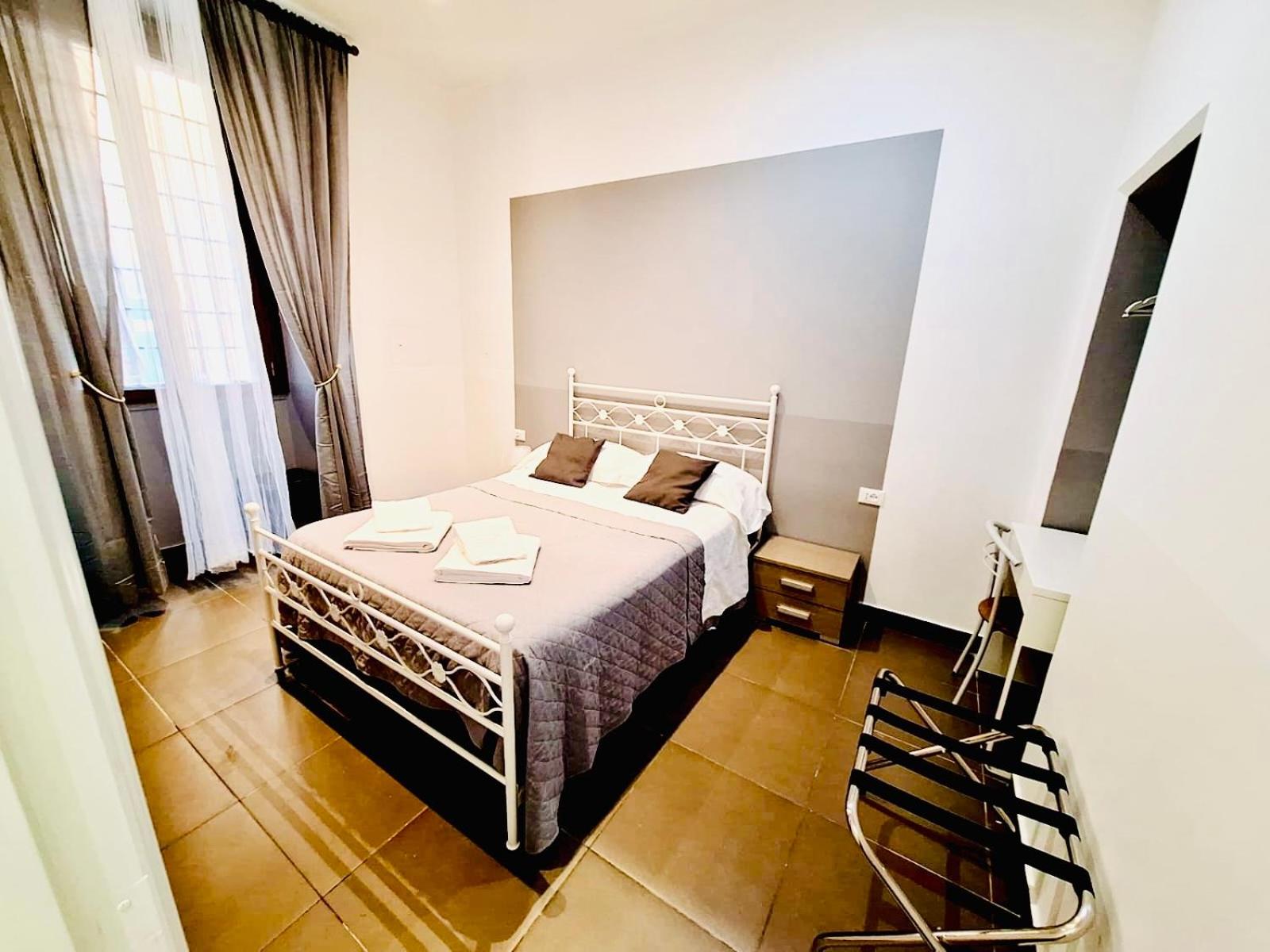 Double Room with Private Bathroom thumbnail 6