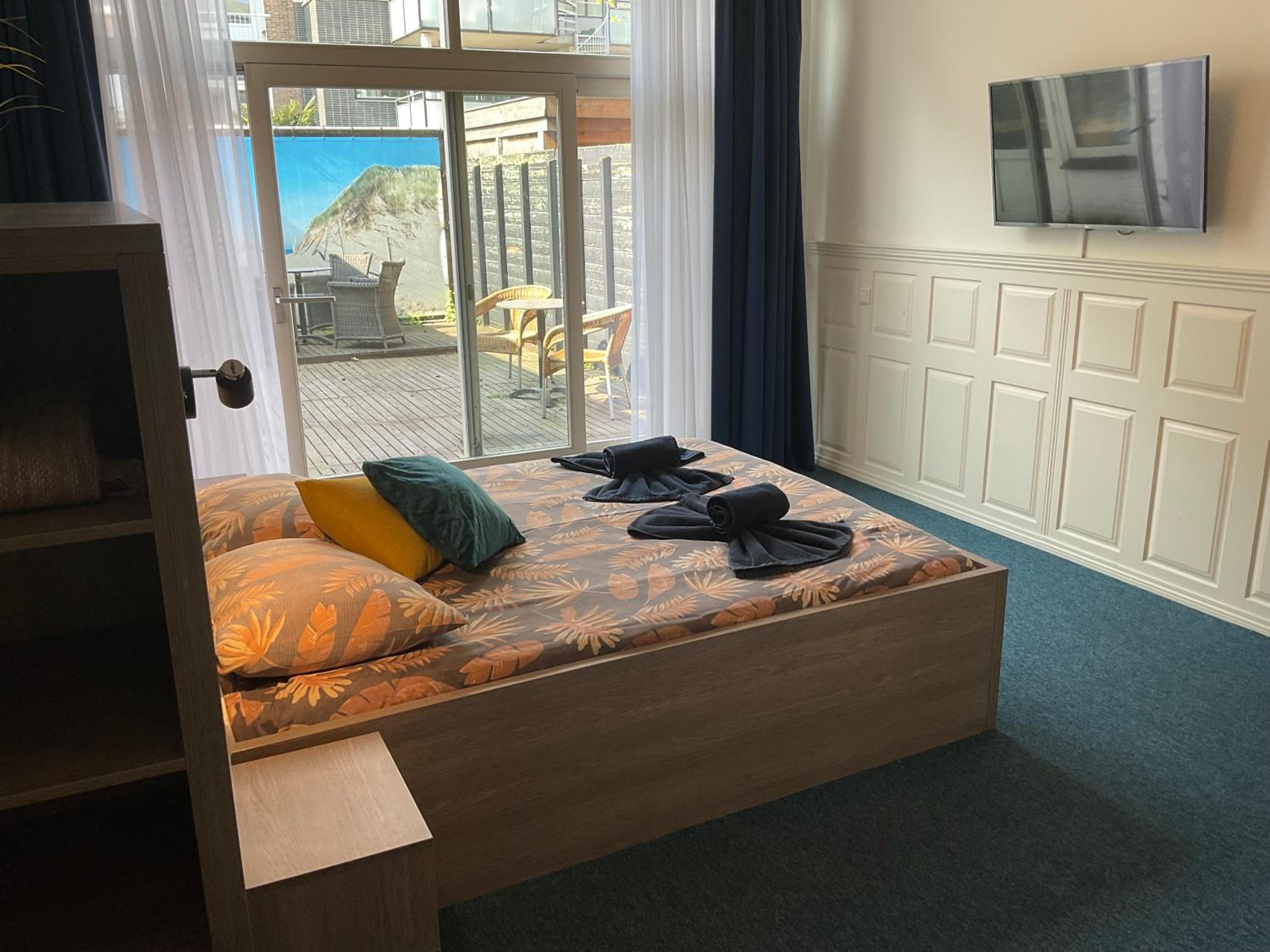 Double Room with Garden View - Photo 9