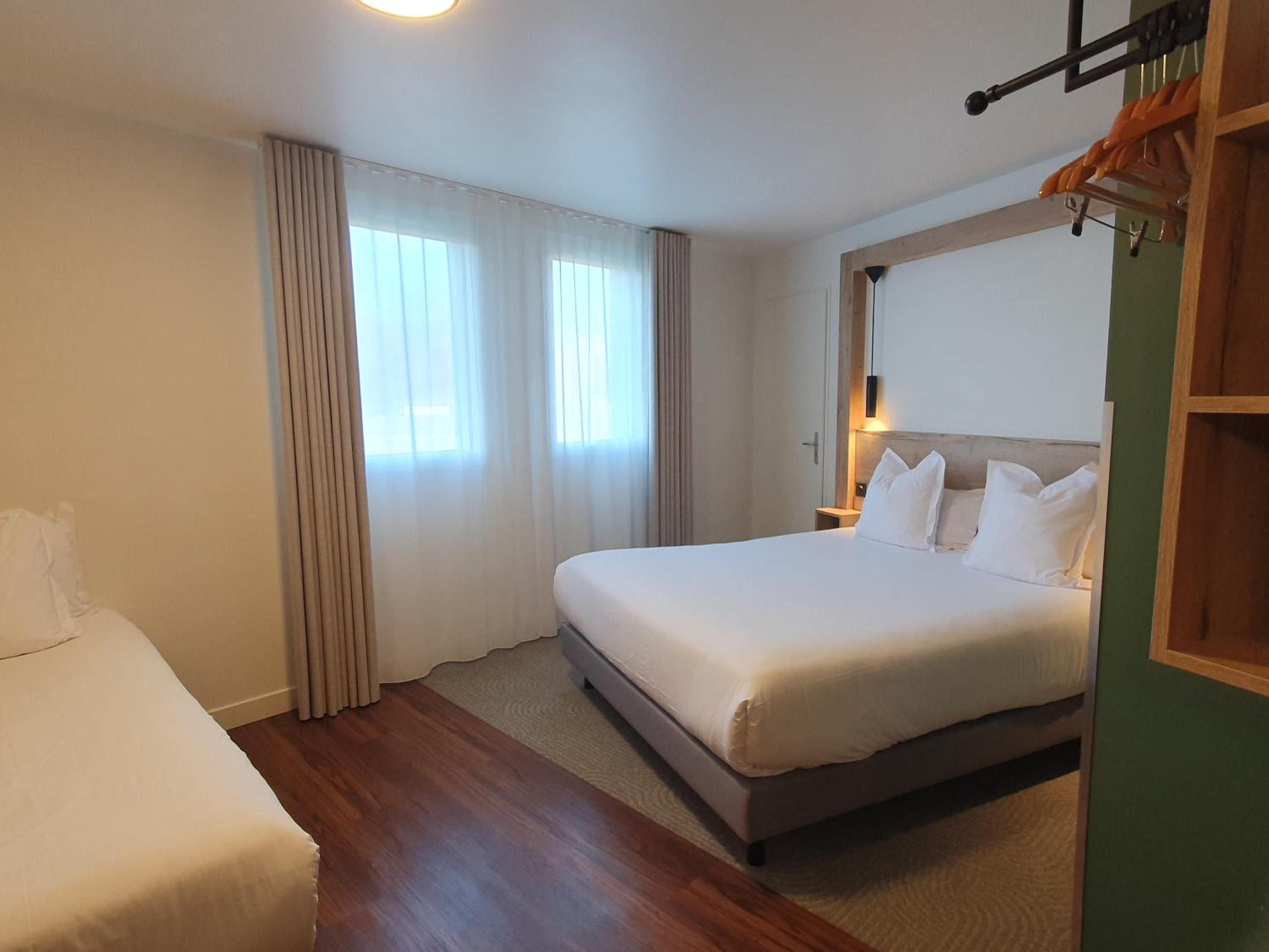 Family Room with One Queen Bed and One Single Bed - Non-Smoking