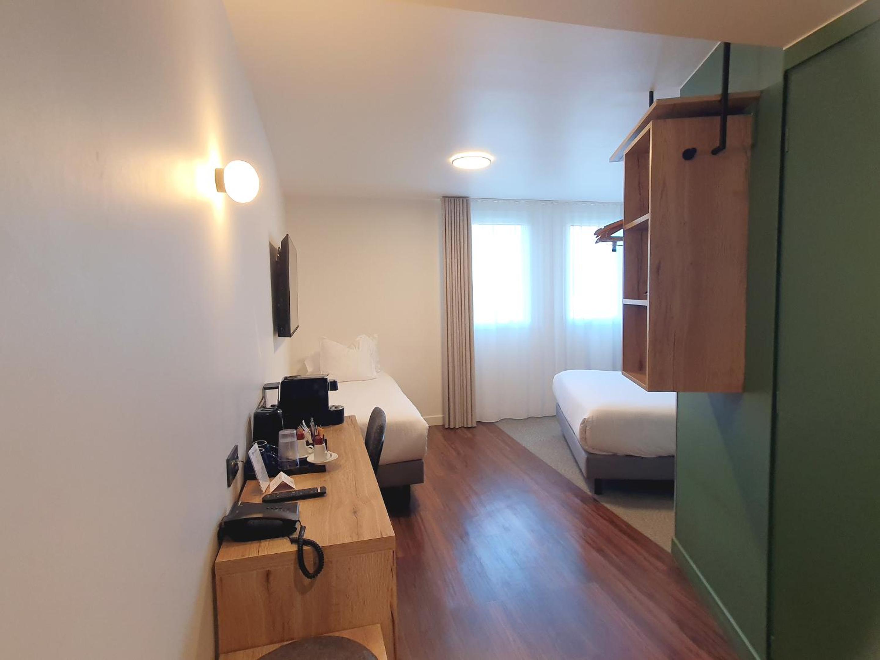 Family Room with One Queen Bed and One Single Bed - Non-Smoking