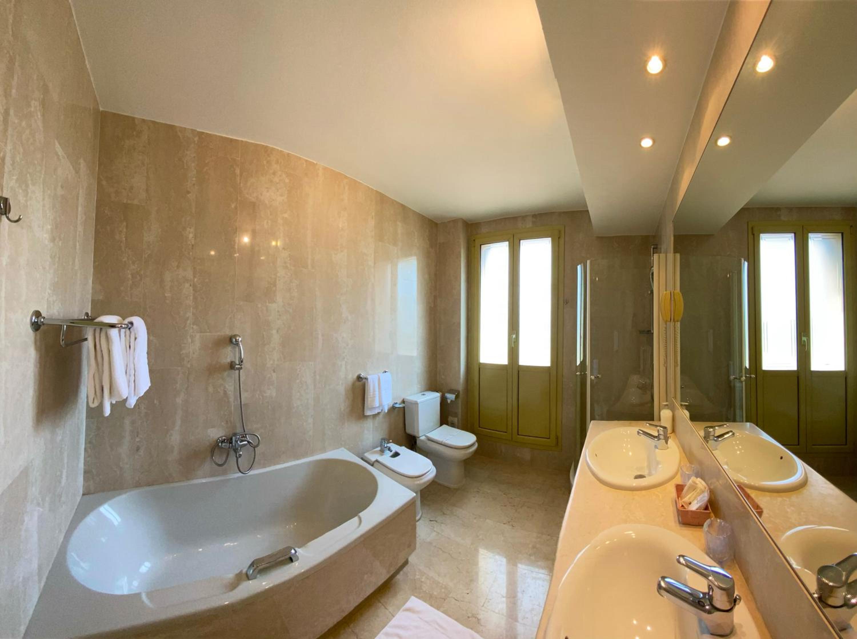Deluxe Triple Room - Photo 2