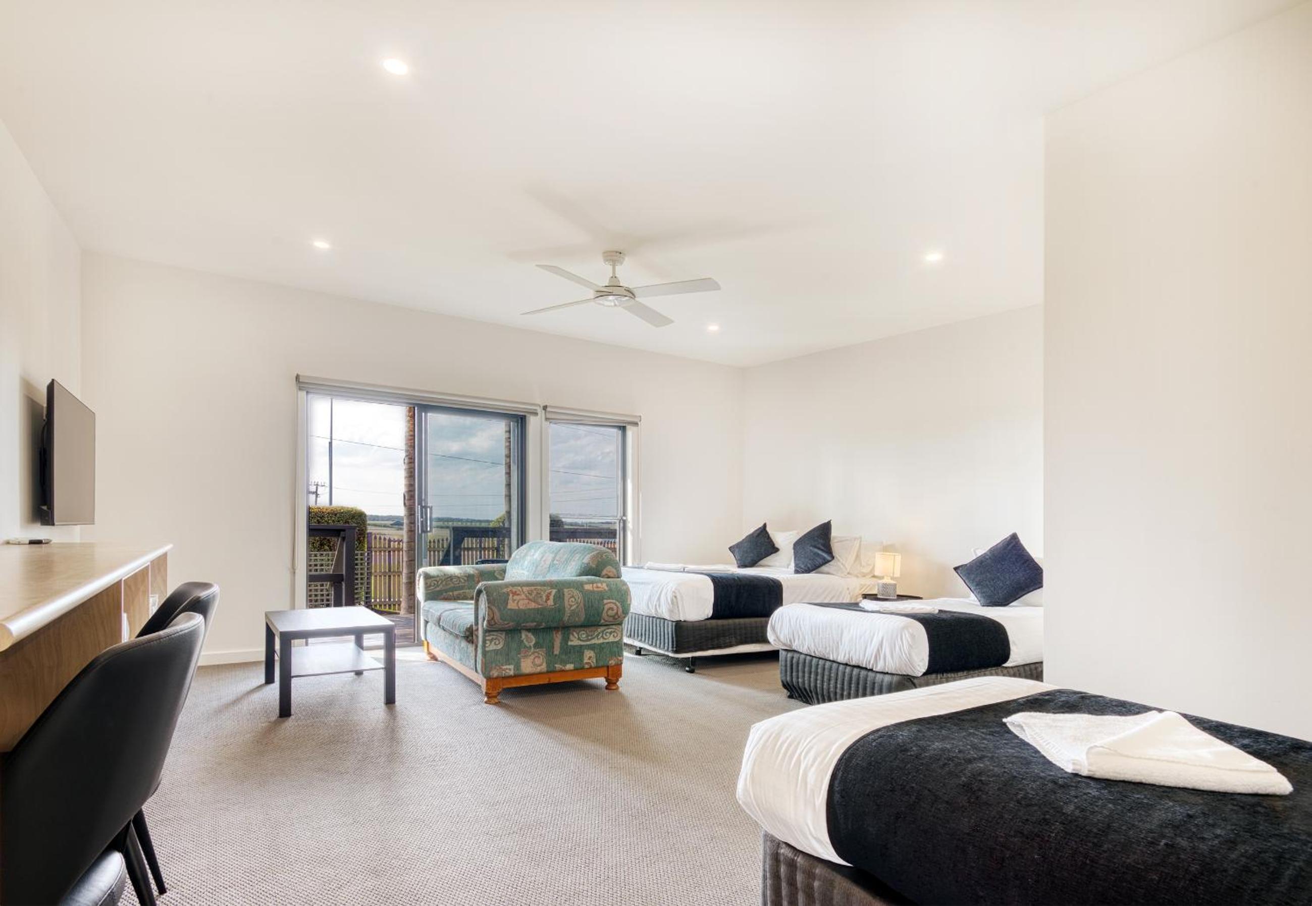 Superior Family Room - Photo 1